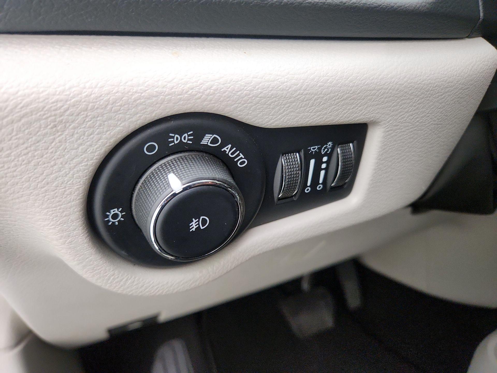 Thumbnail: 2023 Chrysler Pacifica - 13