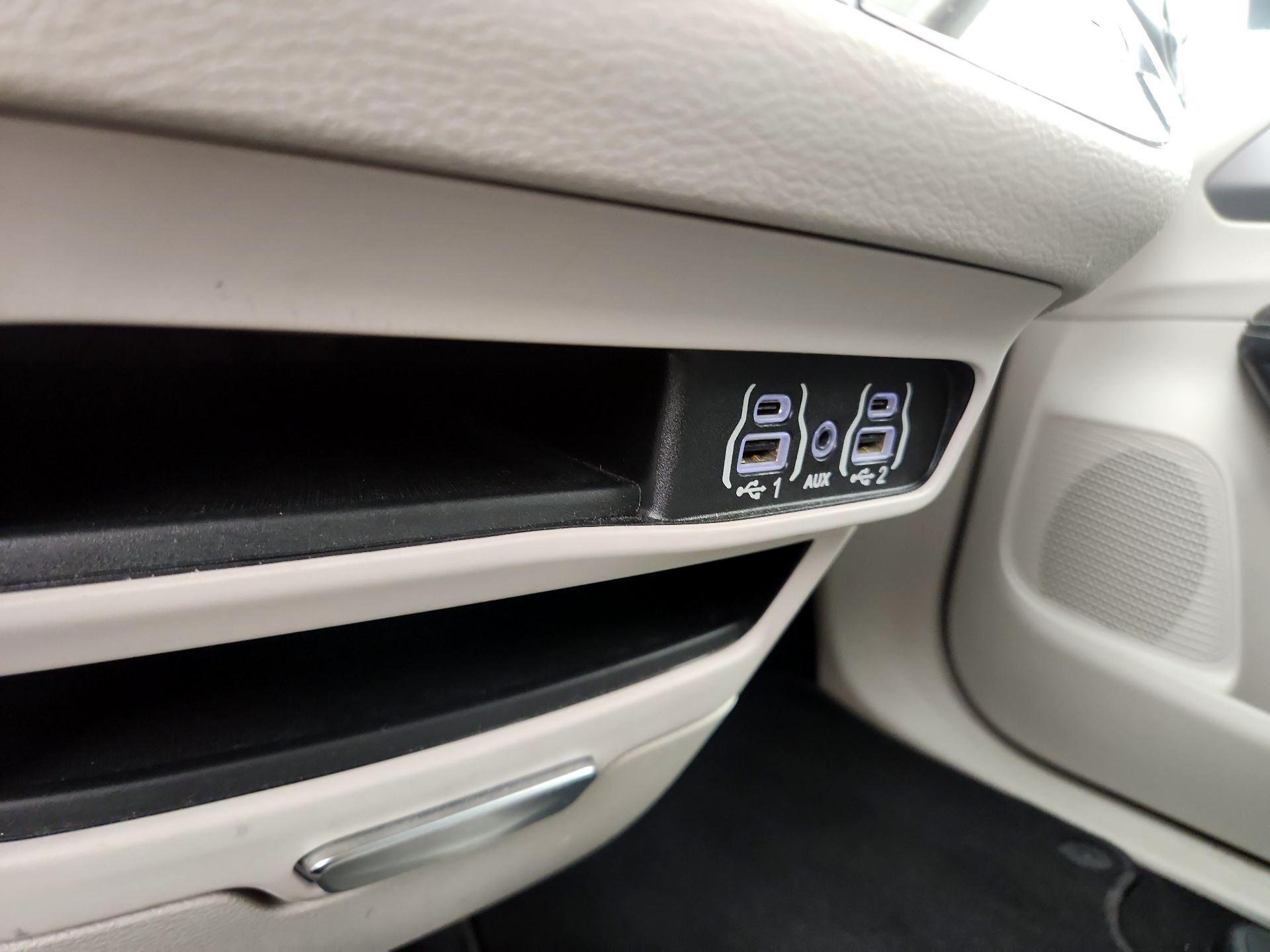 Thumbnail: 2023 Chrysler Pacifica - 18