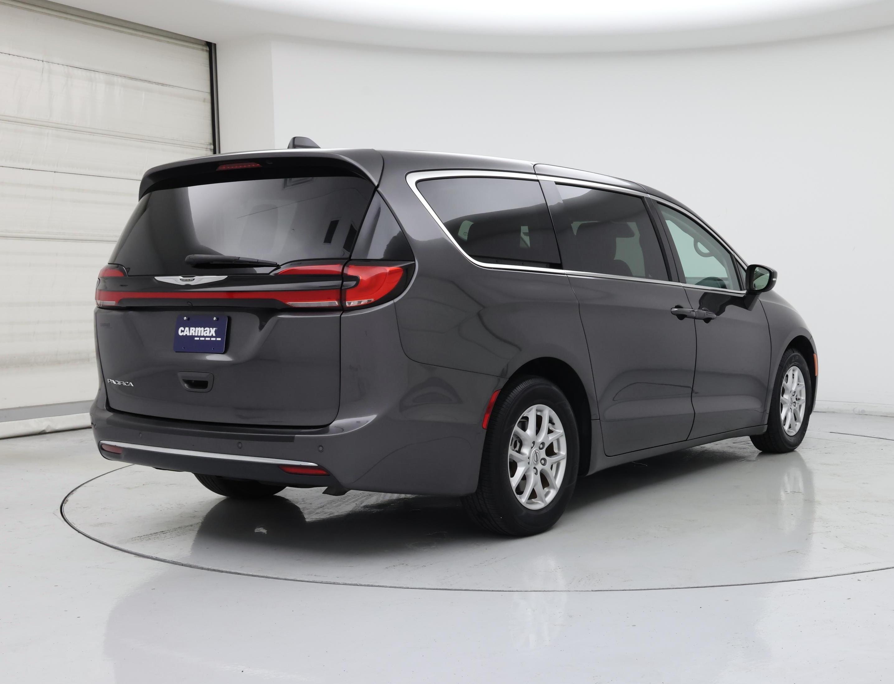 Thumbnail: 2023 Chrysler Pacifica - 8