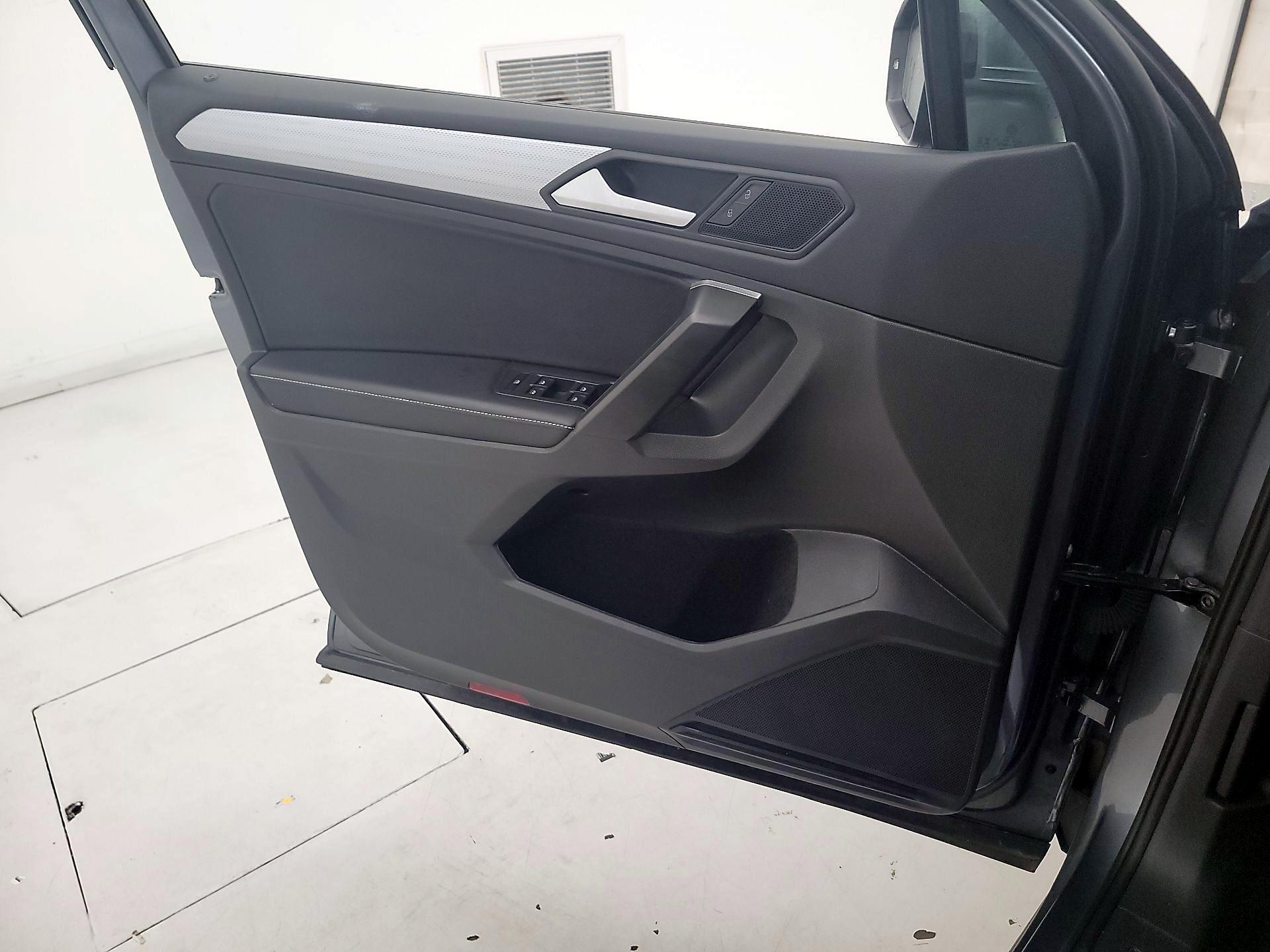 Thumbnail: 2024 Volkswagen Tiguan - 12