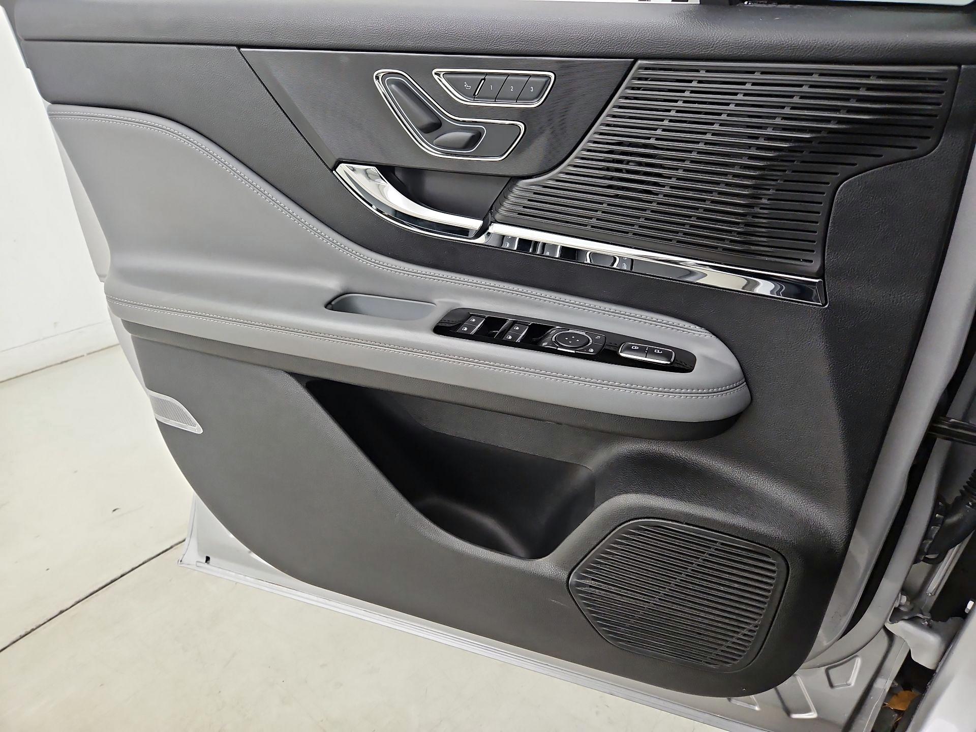 Thumbnail: 2020 Lincoln Corsair - 12