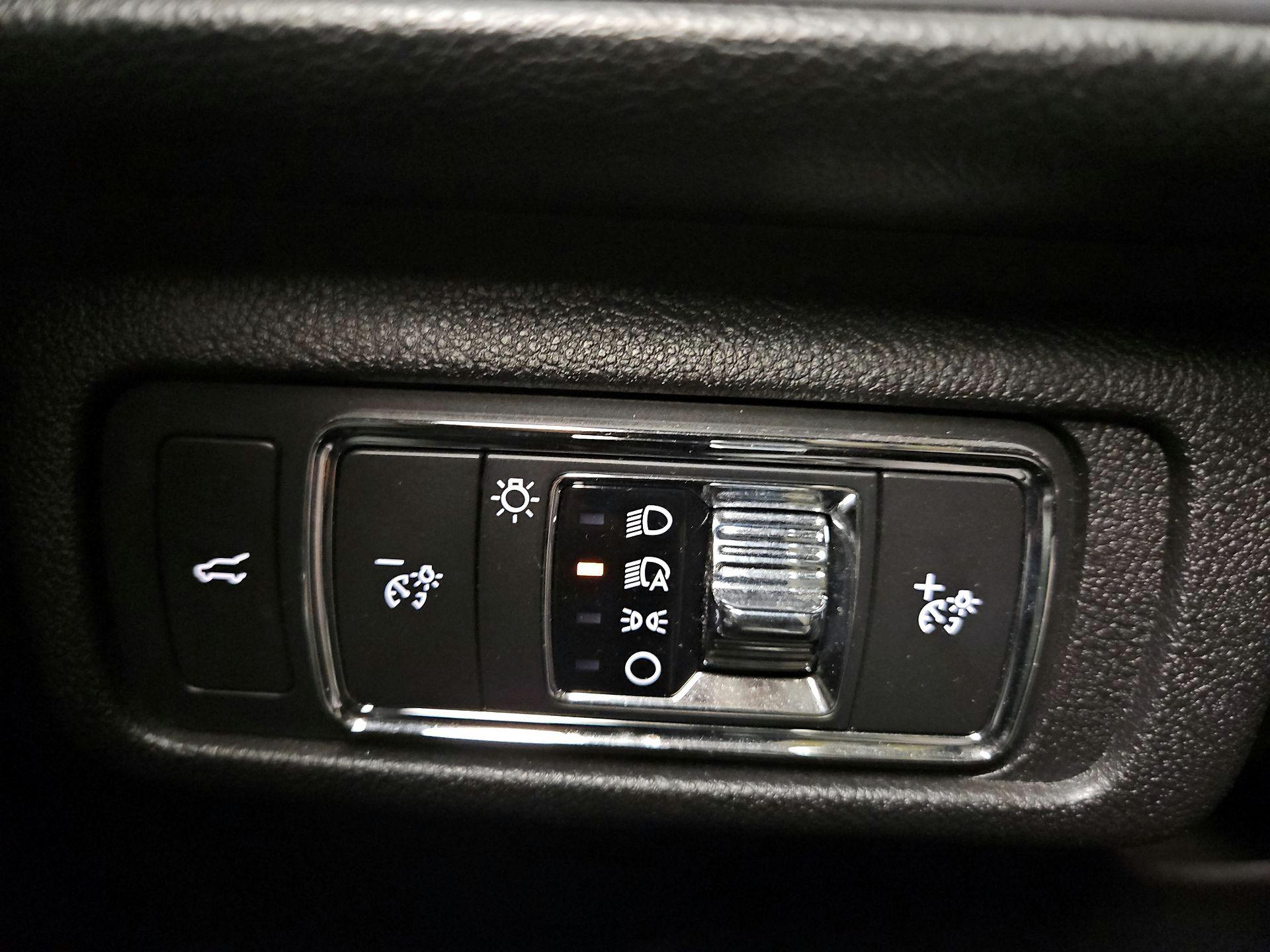 Thumbnail: 2020 Lincoln Corsair - 13