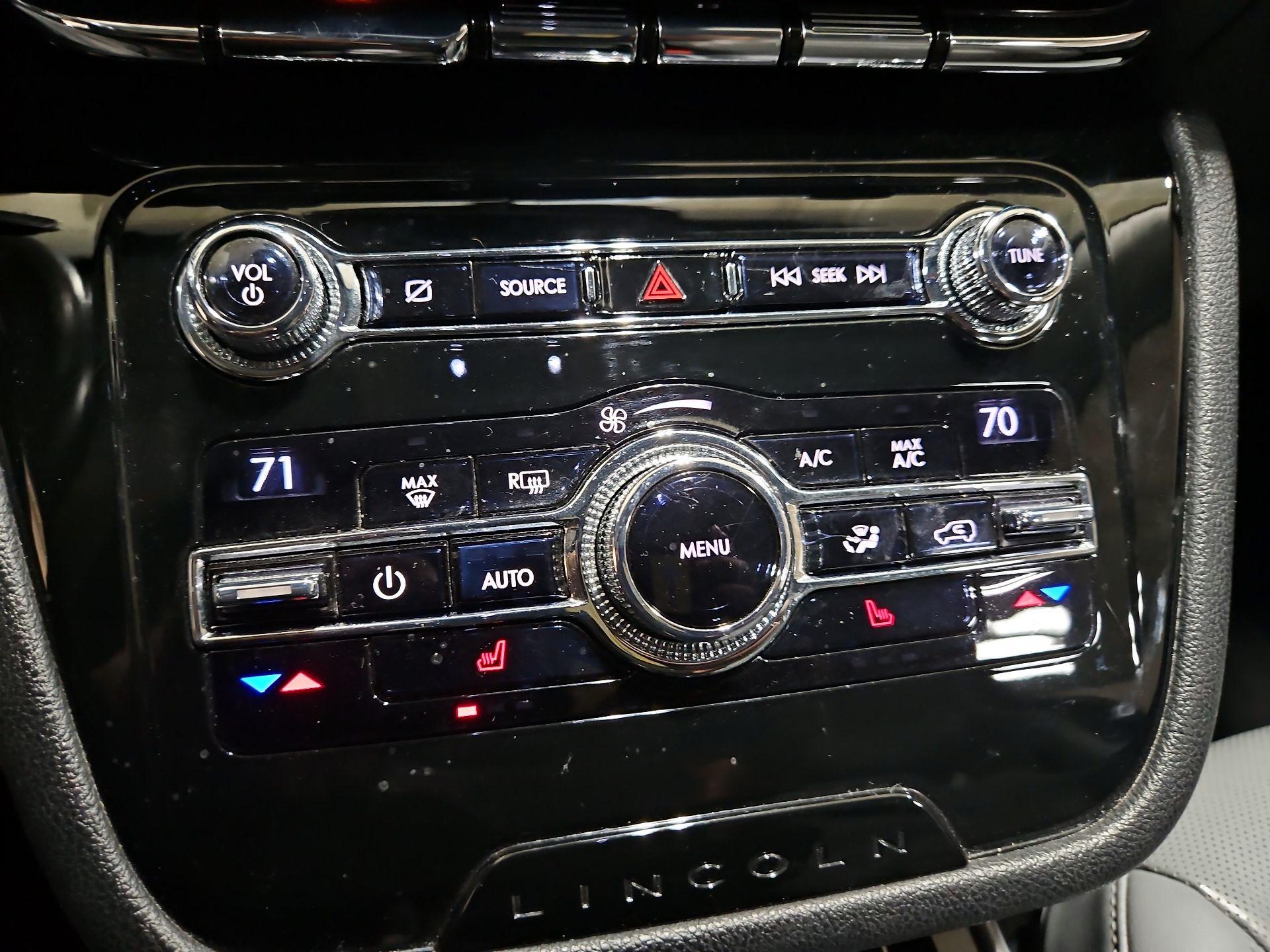 Thumbnail: 2020 Lincoln Corsair - 16