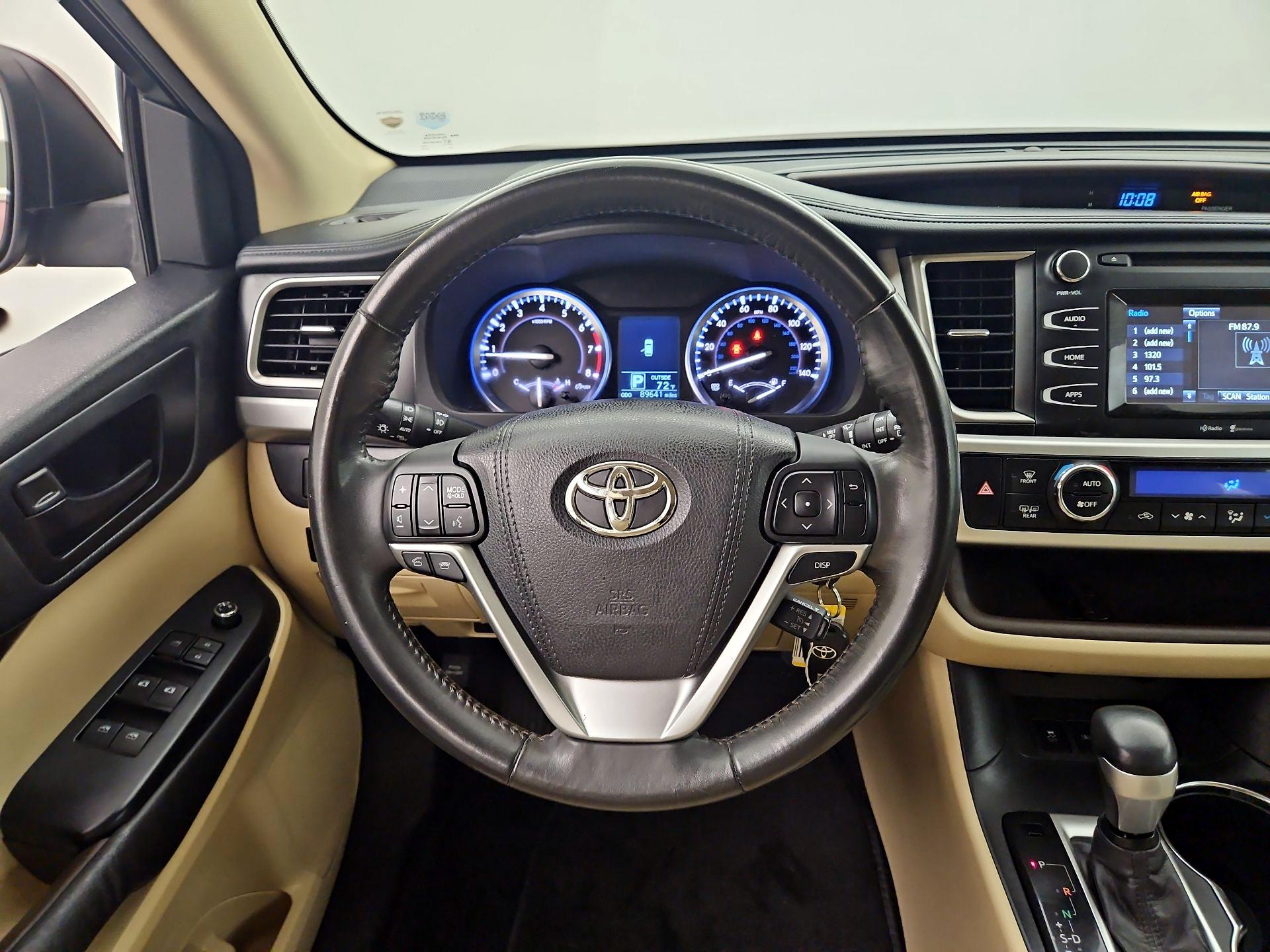 Thumbnail: 2015 Toyota Highlander - 10