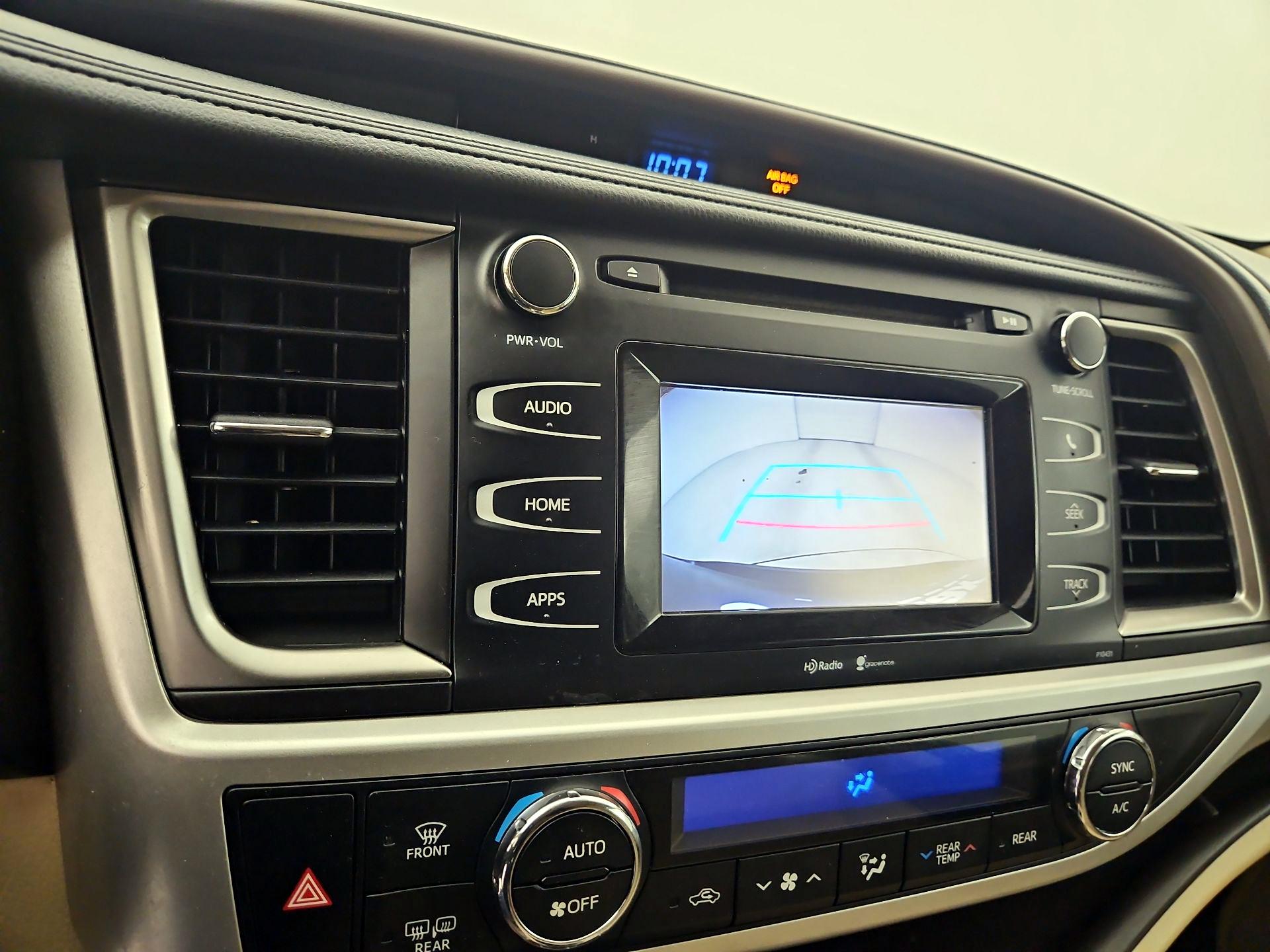 Thumbnail: 2015 Toyota Highlander - 14