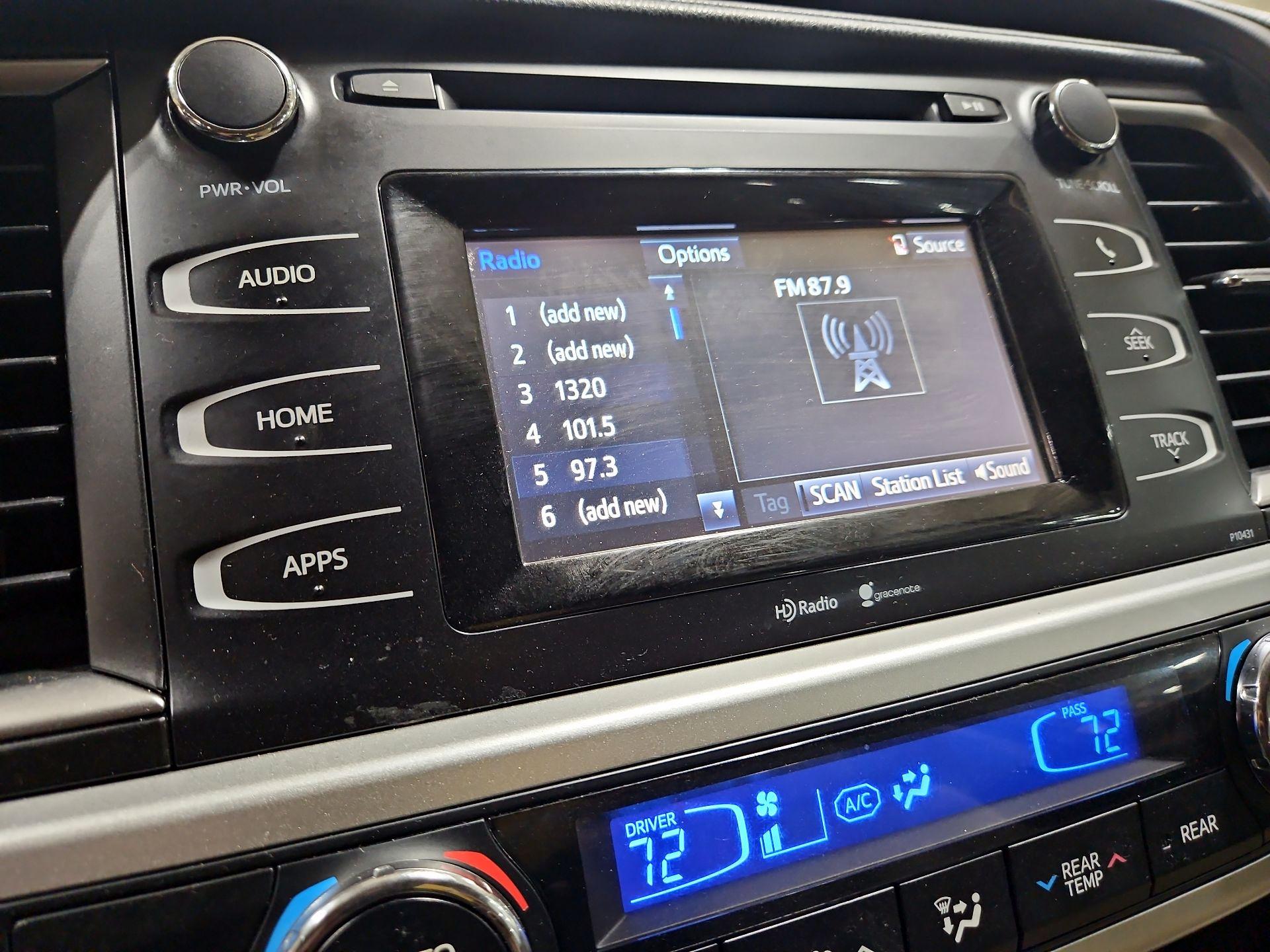 Thumbnail: 2015 Toyota Highlander - 15