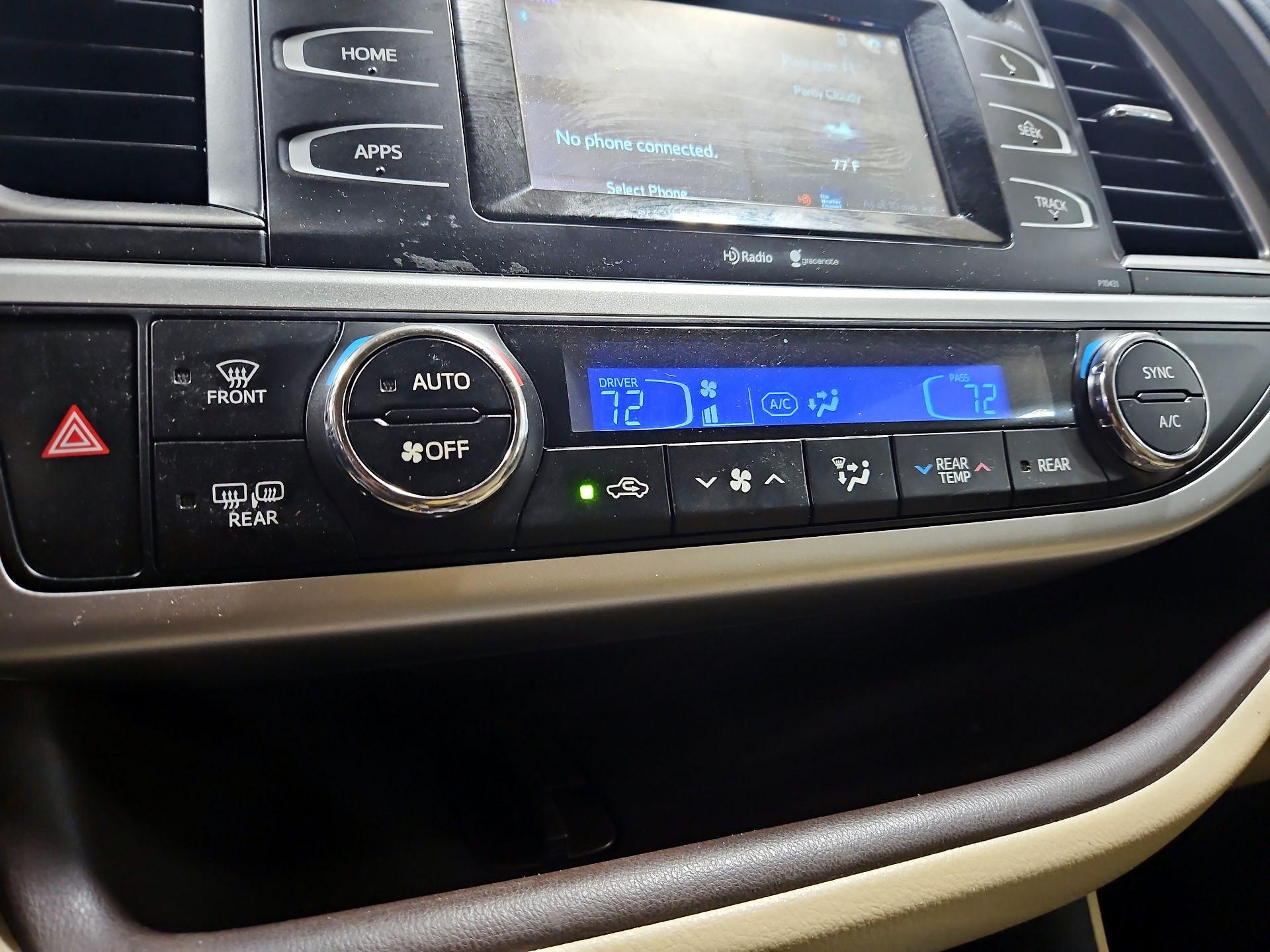 Thumbnail: 2015 Toyota Highlander - 16