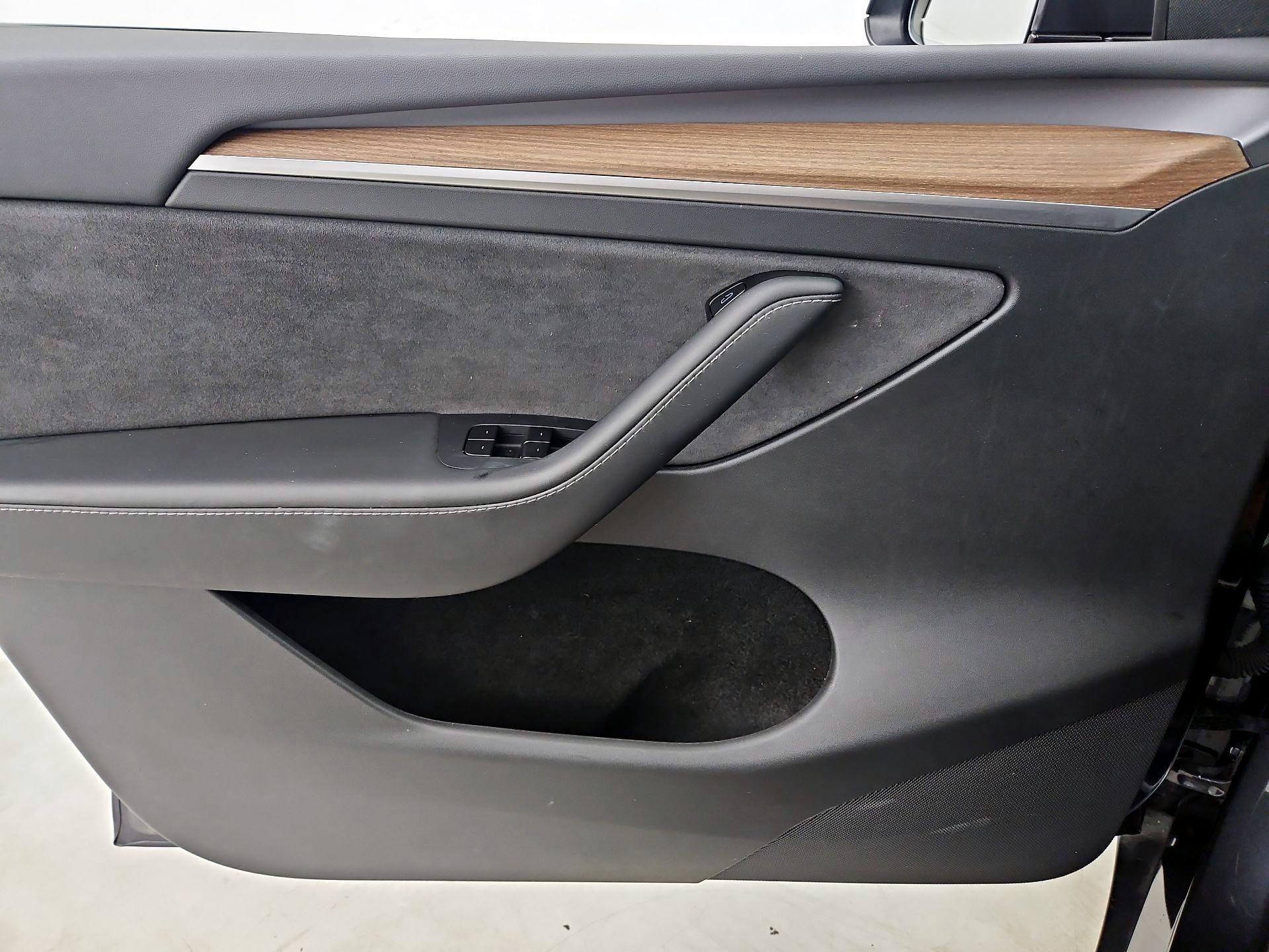 Thumbnail: 2025 Tesla Model Y - 12