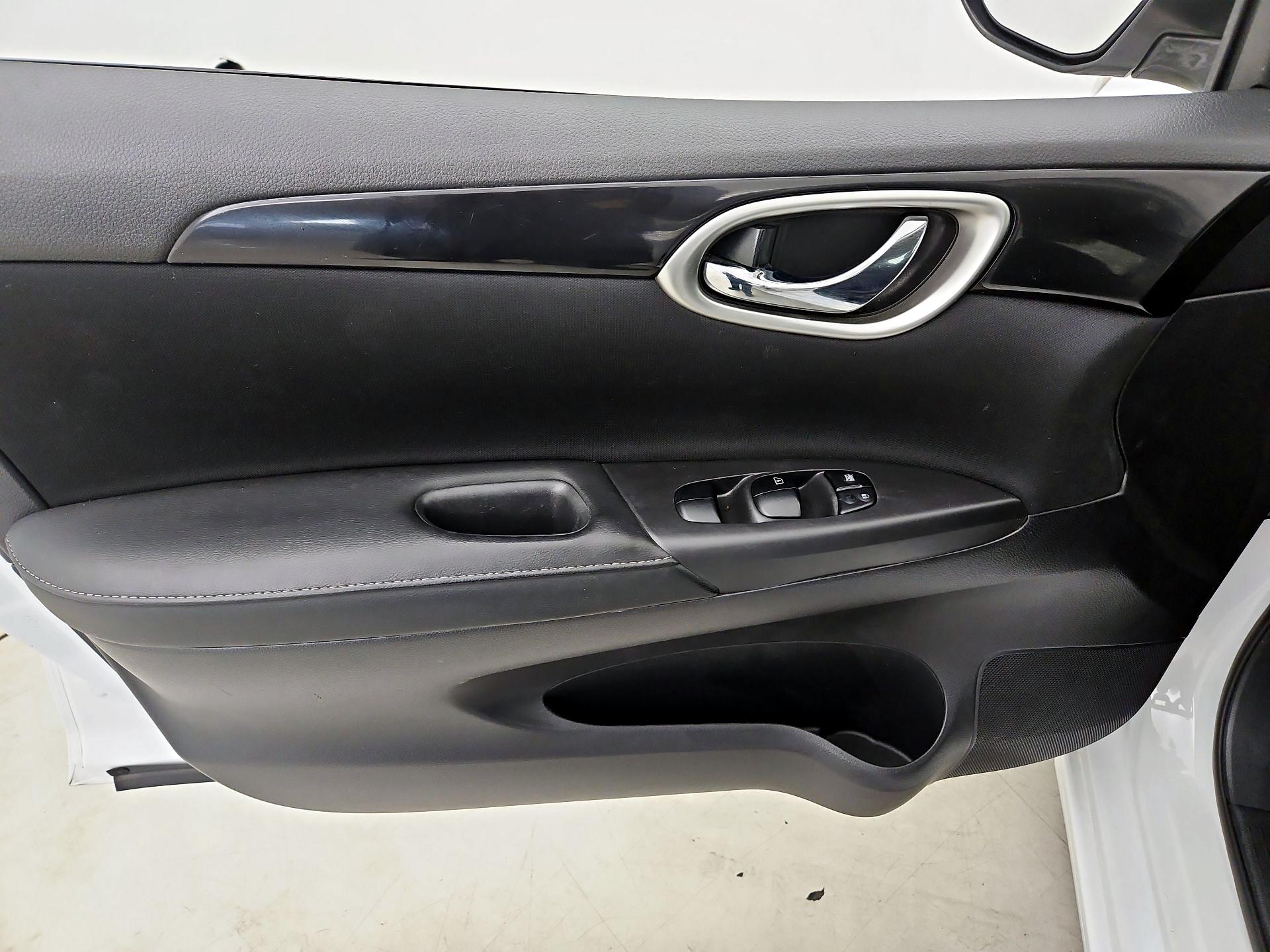 Thumbnail: 2019 Nissan Sentra - 12