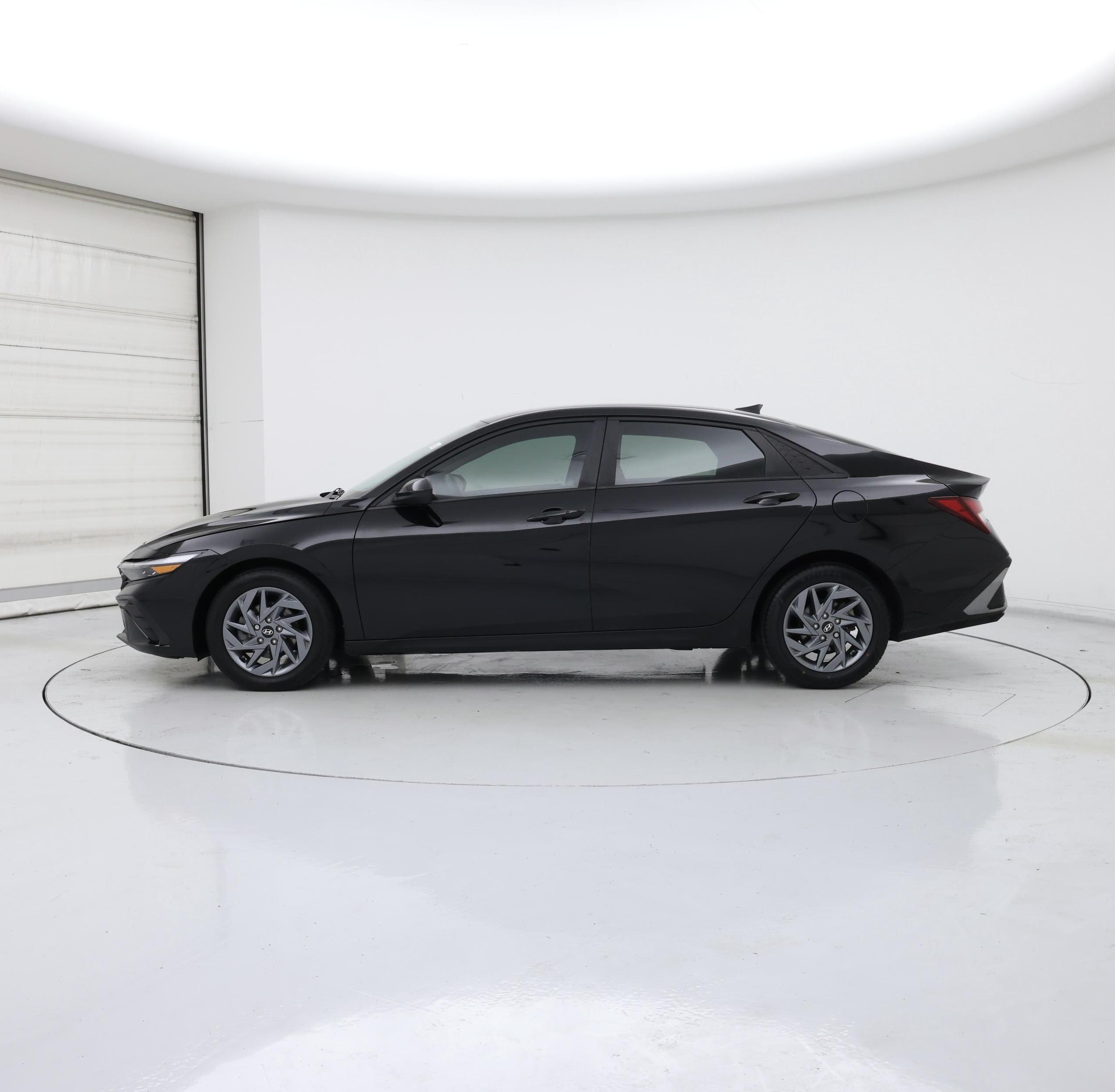 Thumbnail: 2024 Hyundai Elantra - 3