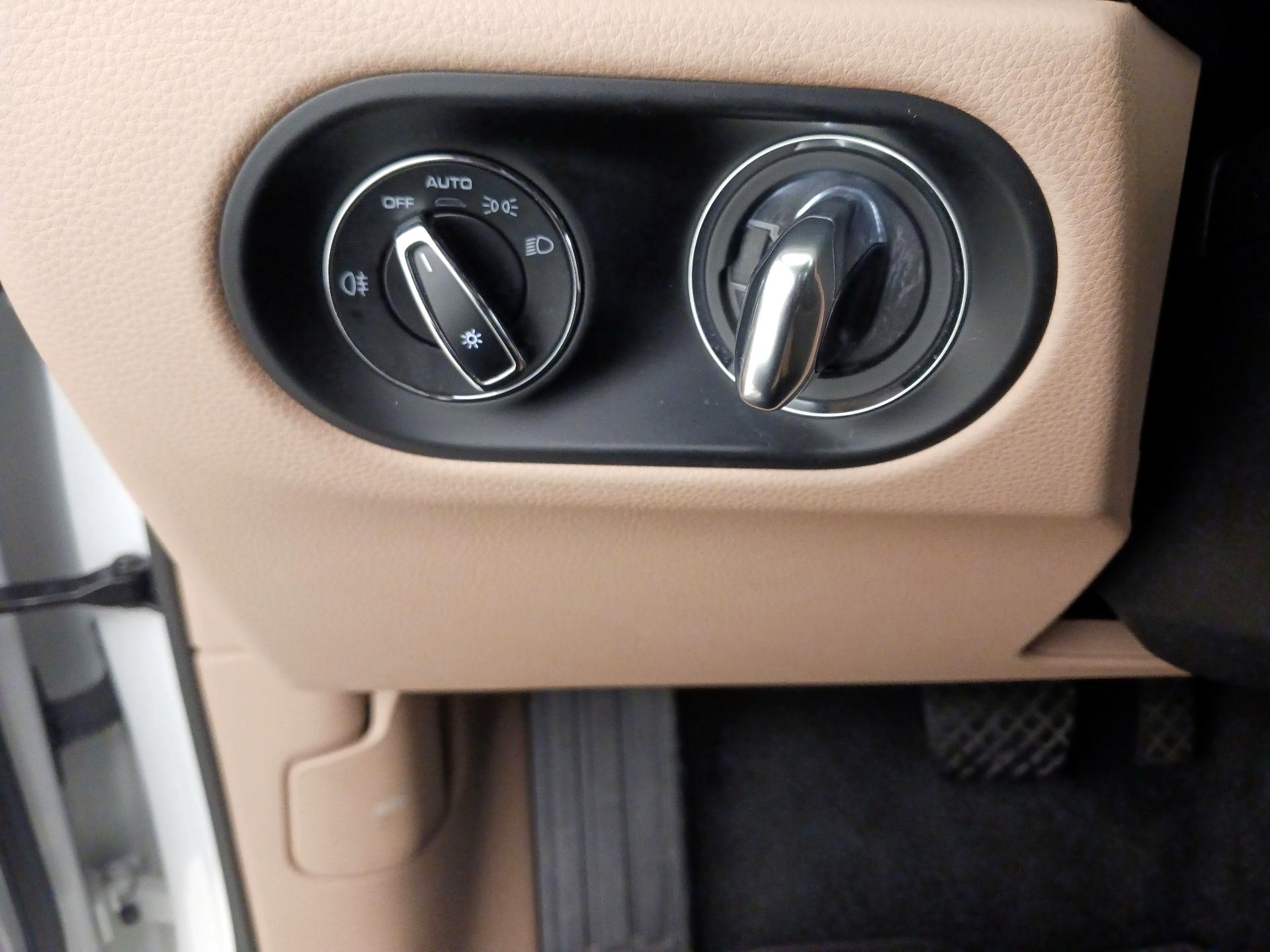 Thumbnail: 2020 Porsche Macan - 13