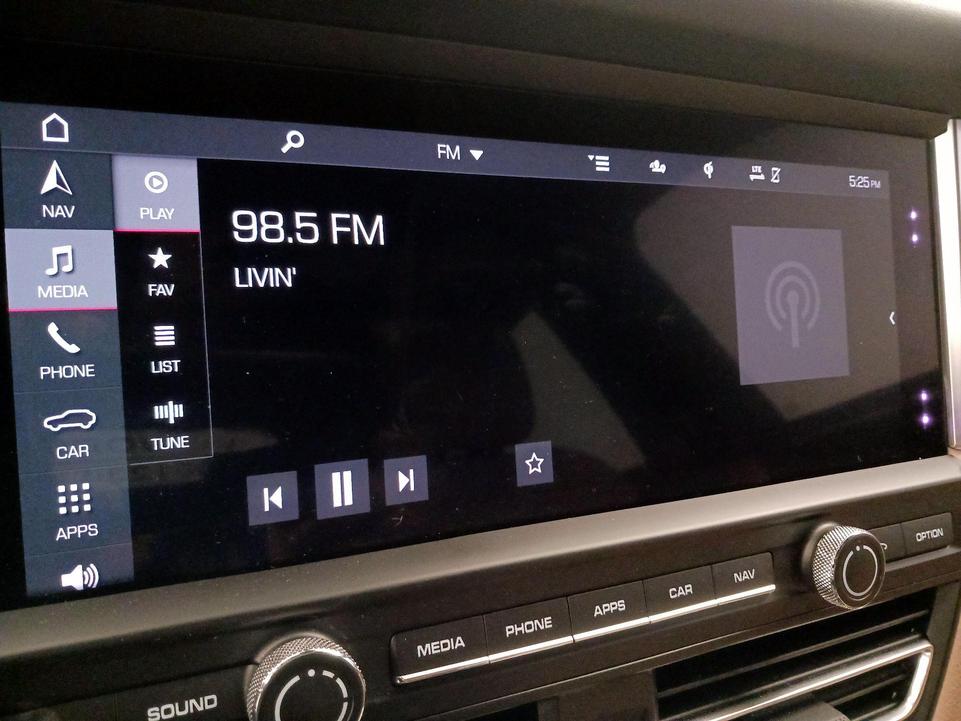 Thumbnail: 2020 Porsche Macan - 16