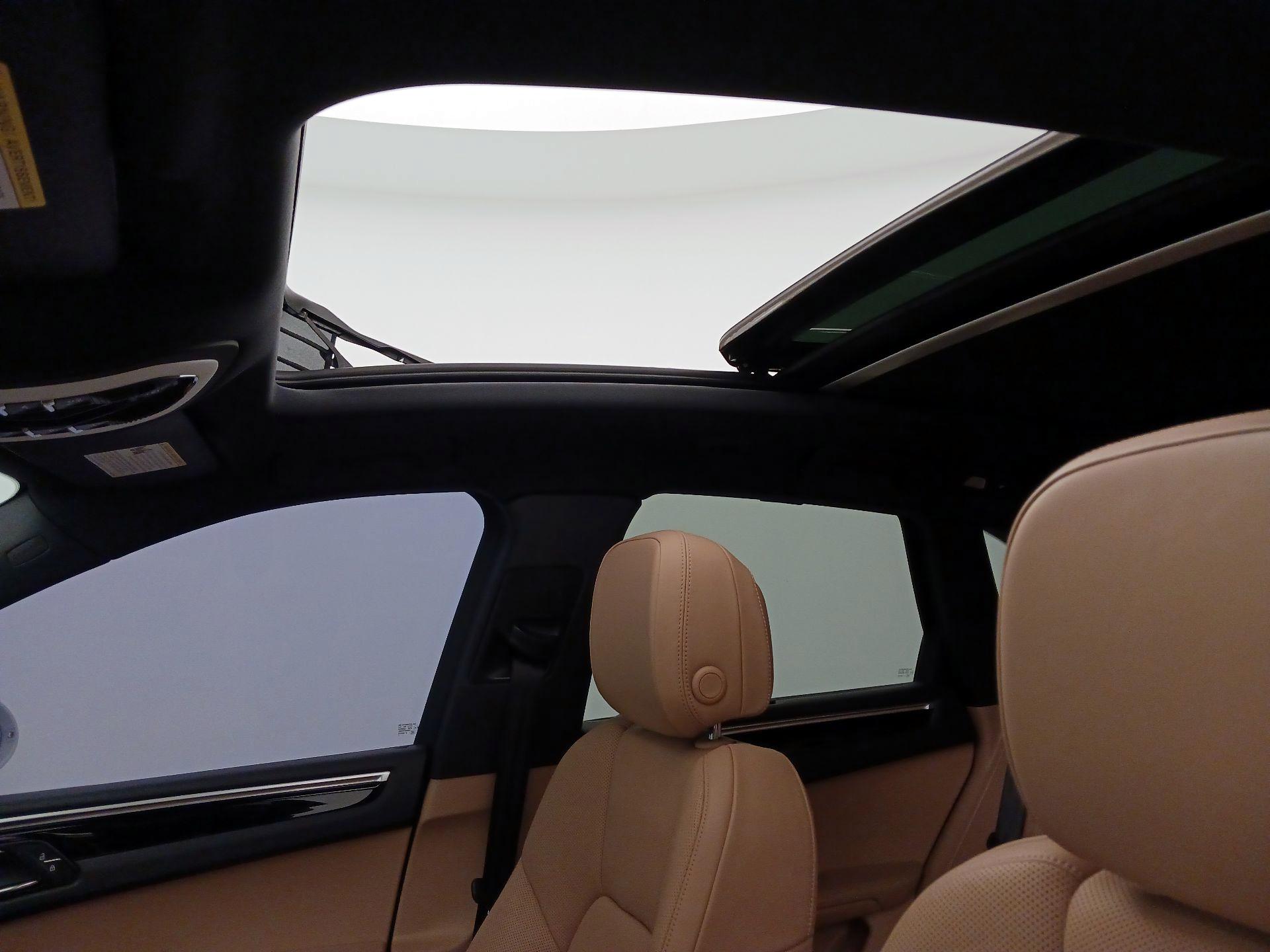 Thumbnail: 2020 Porsche Macan - 20