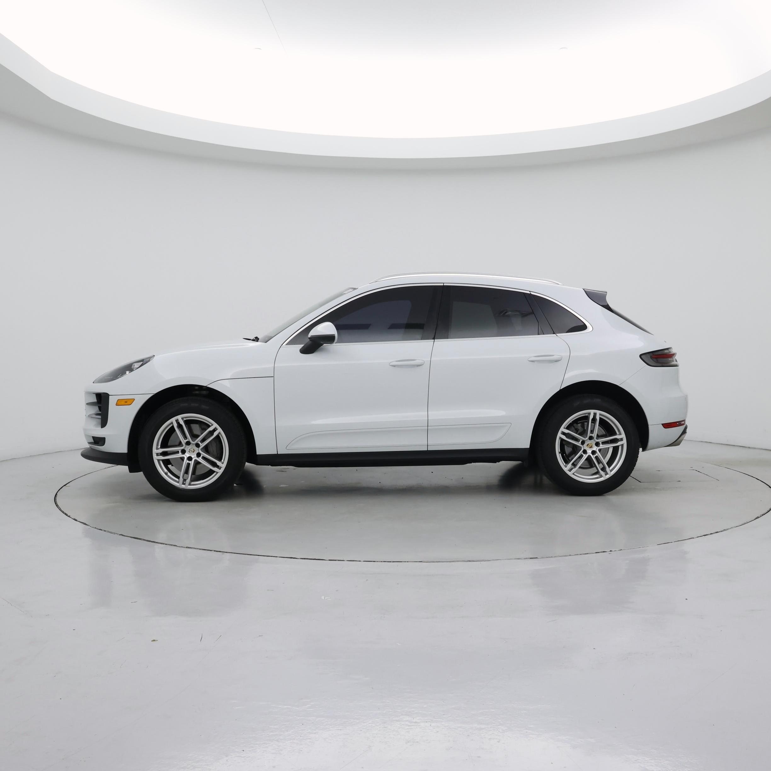 Thumbnail: 2020 Porsche Macan - 3