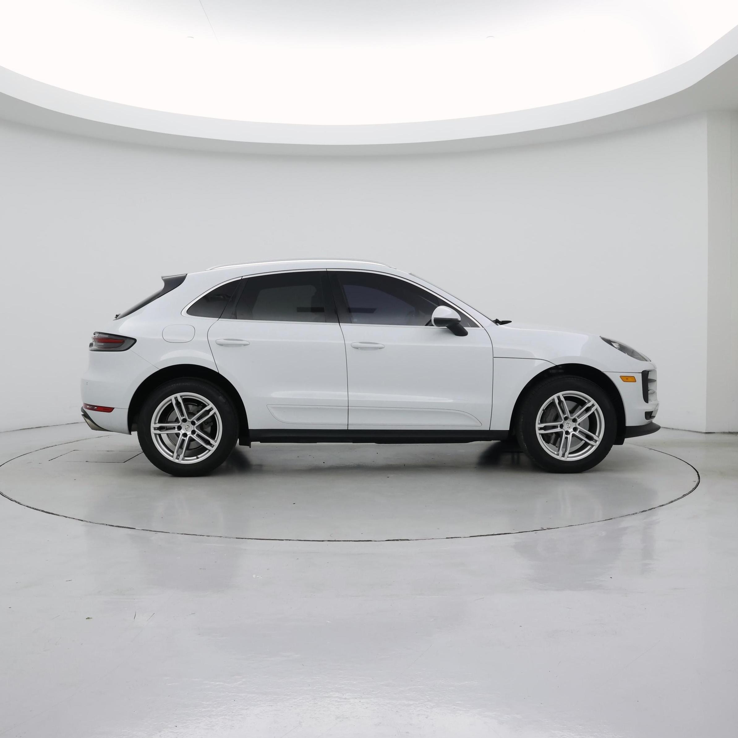 Thumbnail: 2020 Porsche Macan - 7