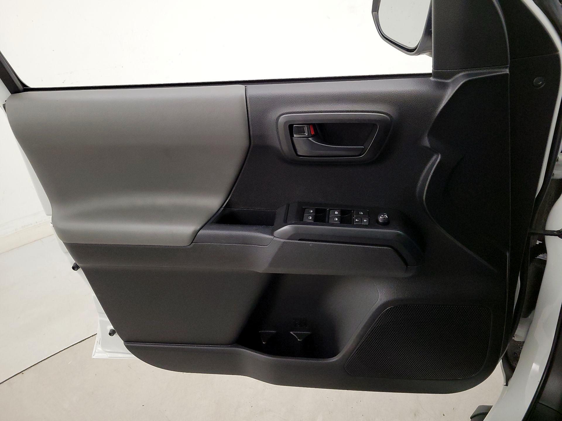 Thumbnail: 2022 Toyota Tacoma - 12