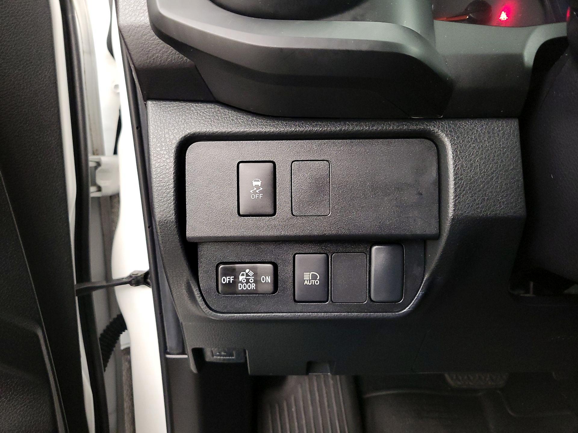 Thumbnail: 2022 Toyota Tacoma - 13