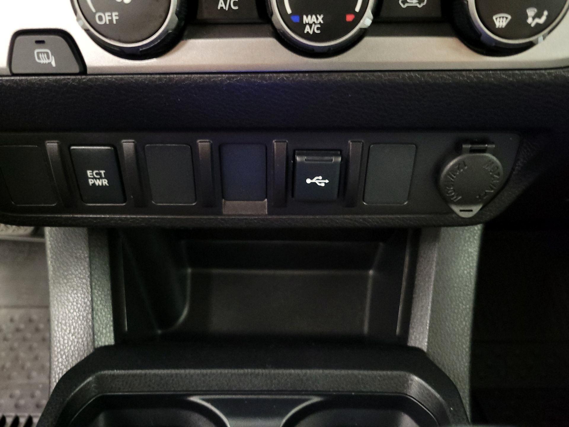 Thumbnail: 2022 Toyota Tacoma - 18