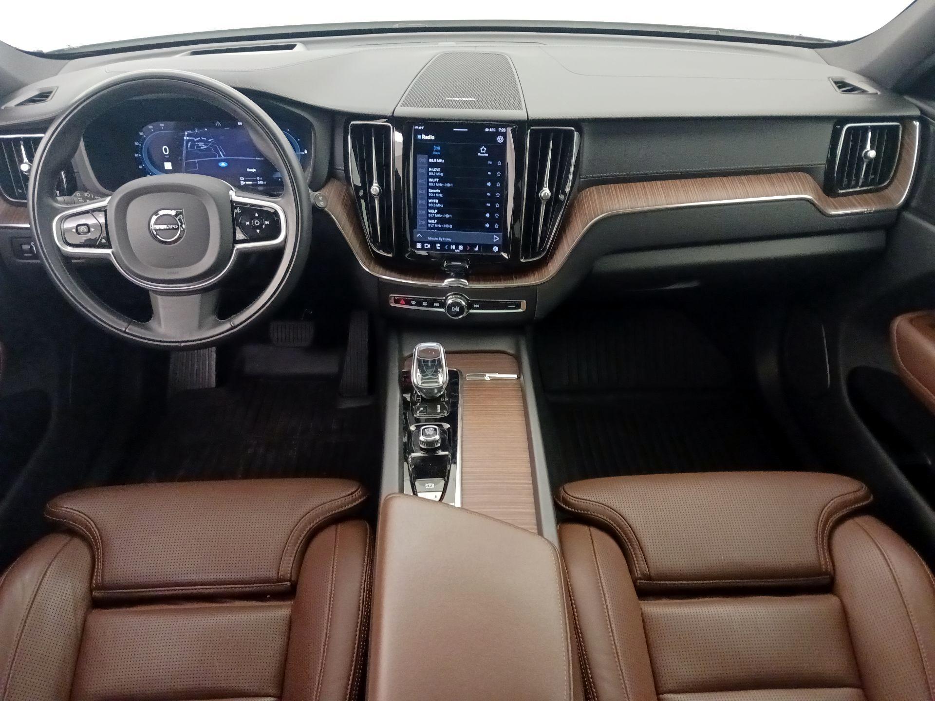 Thumbnail: 2022 Volvo XC60 - 9