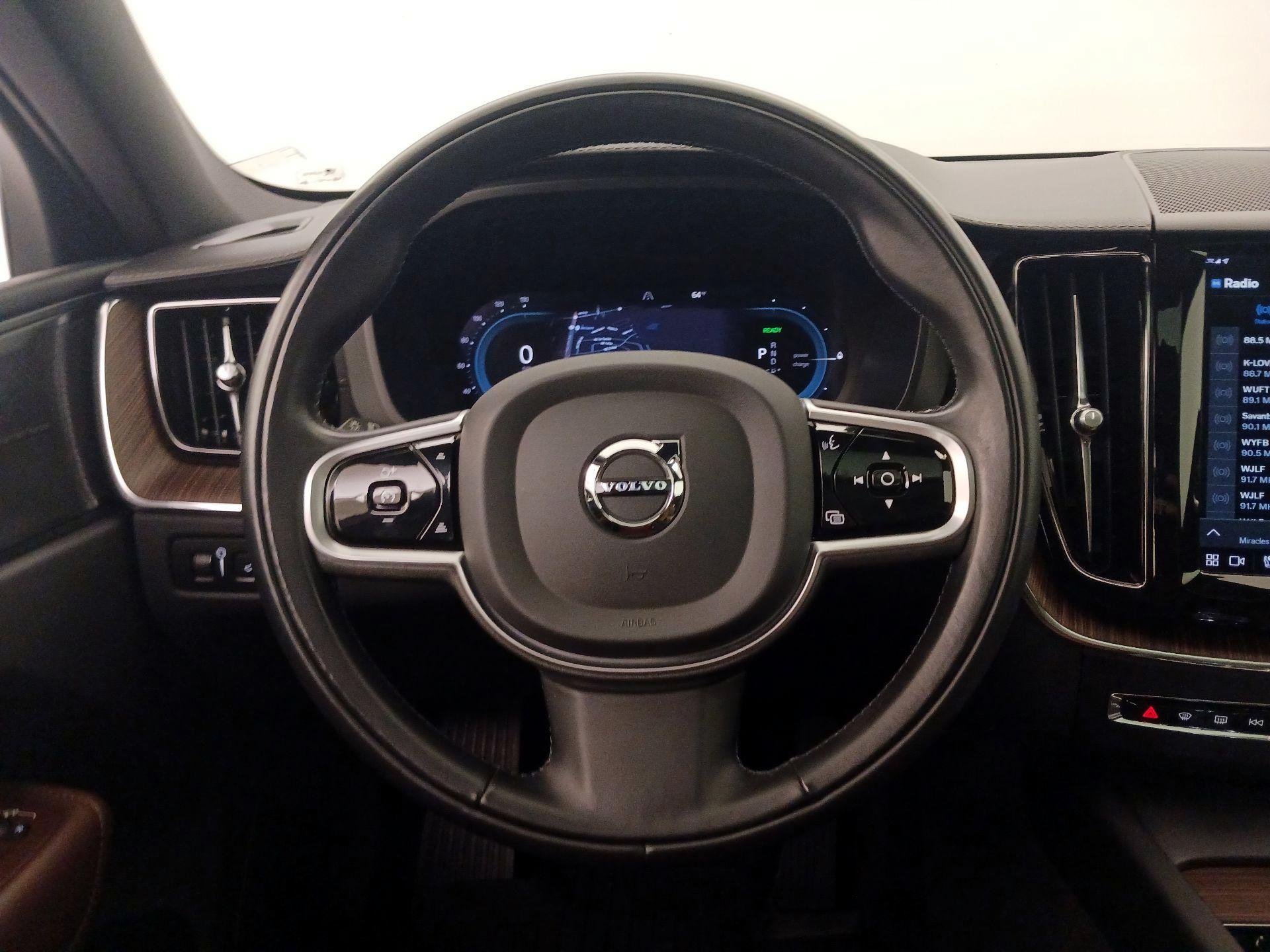 Thumbnail: 2022 Volvo XC60 - 10