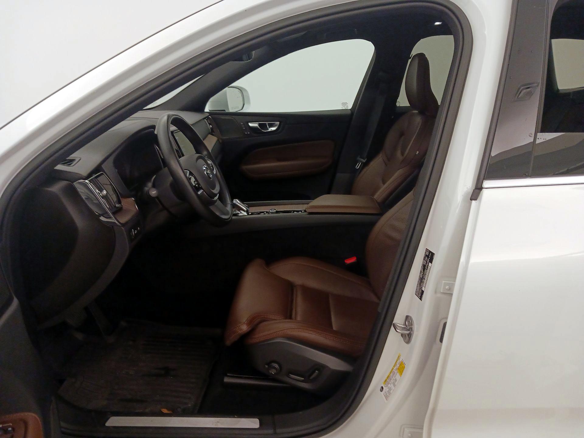 Thumbnail: 2022 Volvo XC60 - 11