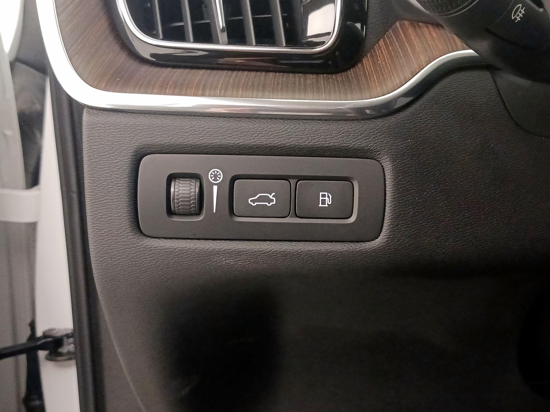 Thumbnail: 2022 Volvo XC60 - 13