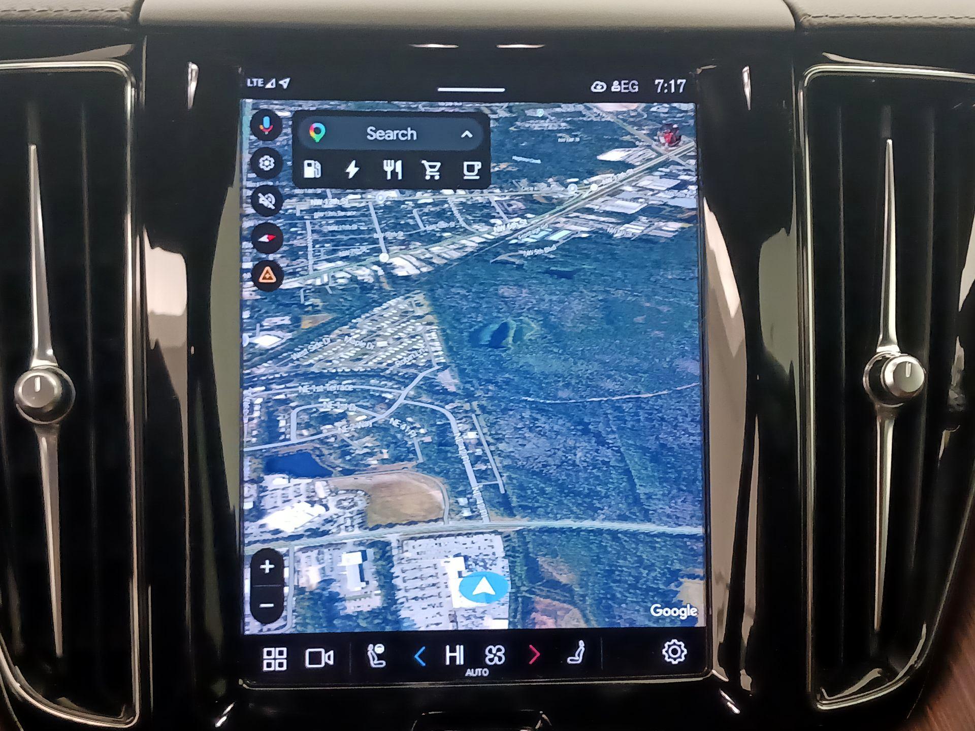 Thumbnail: 2022 Volvo XC60 - 14