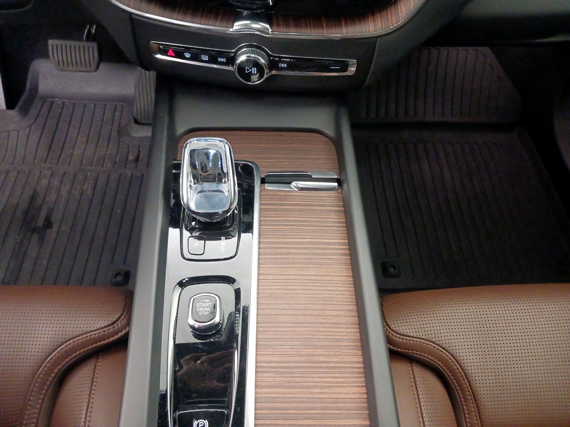 Thumbnail: 2022 Volvo XC60 - 18