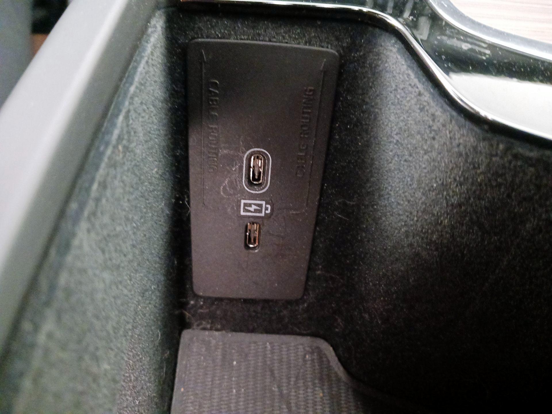 Thumbnail: 2022 Volvo XC60 - 19