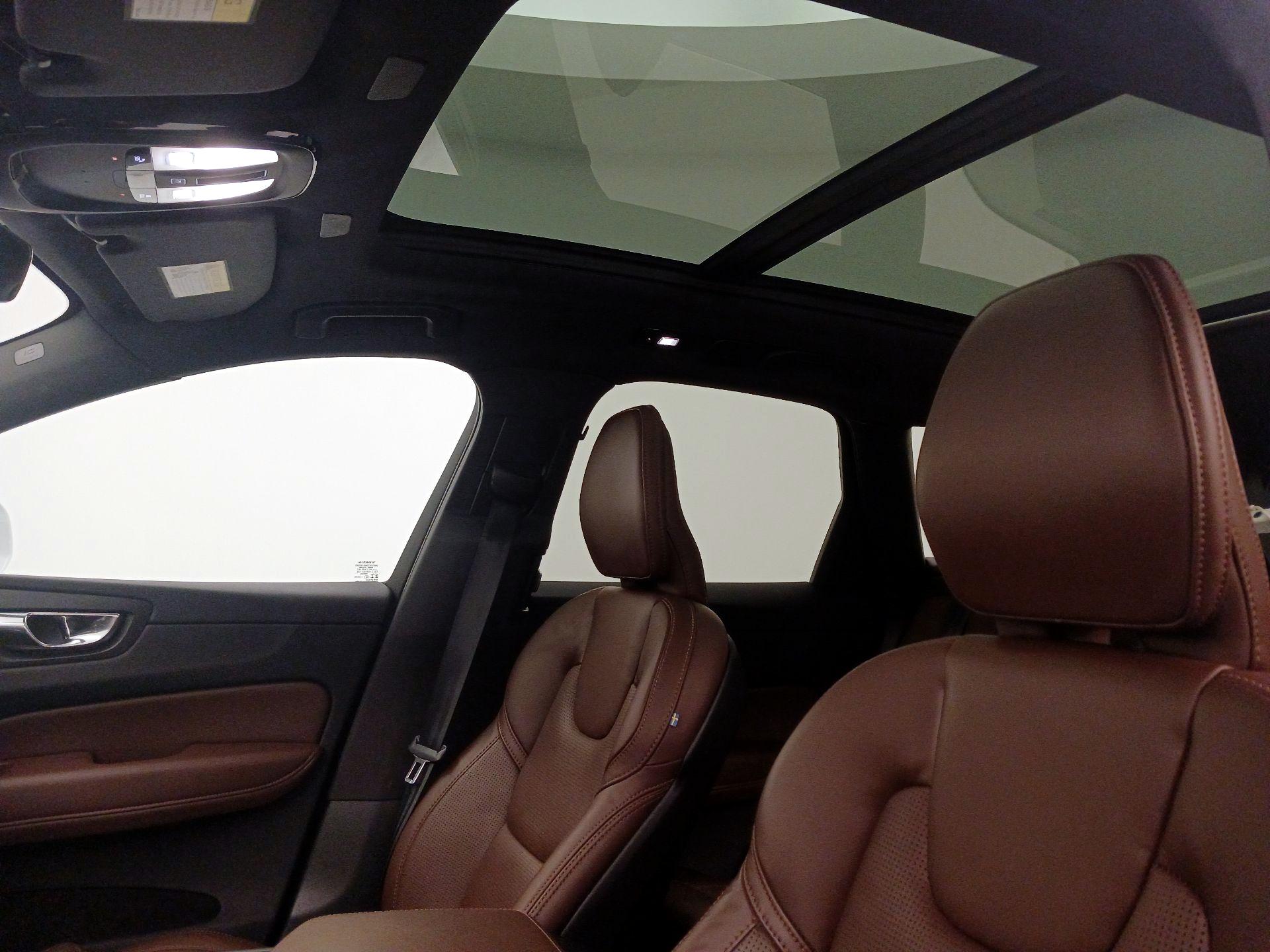 Thumbnail: 2022 Volvo XC60 - 20