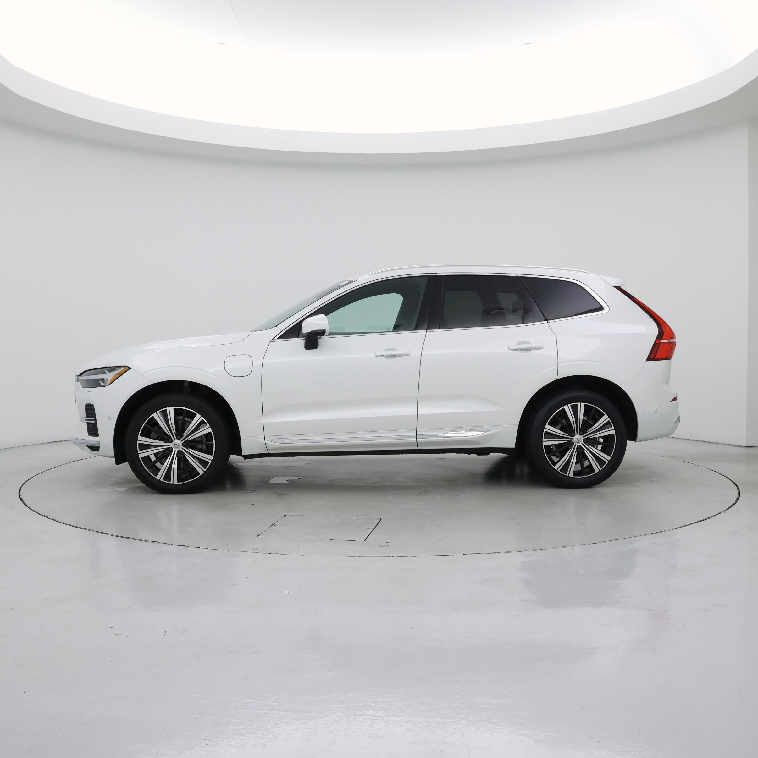 Thumbnail: 2022 Volvo XC60 - 3