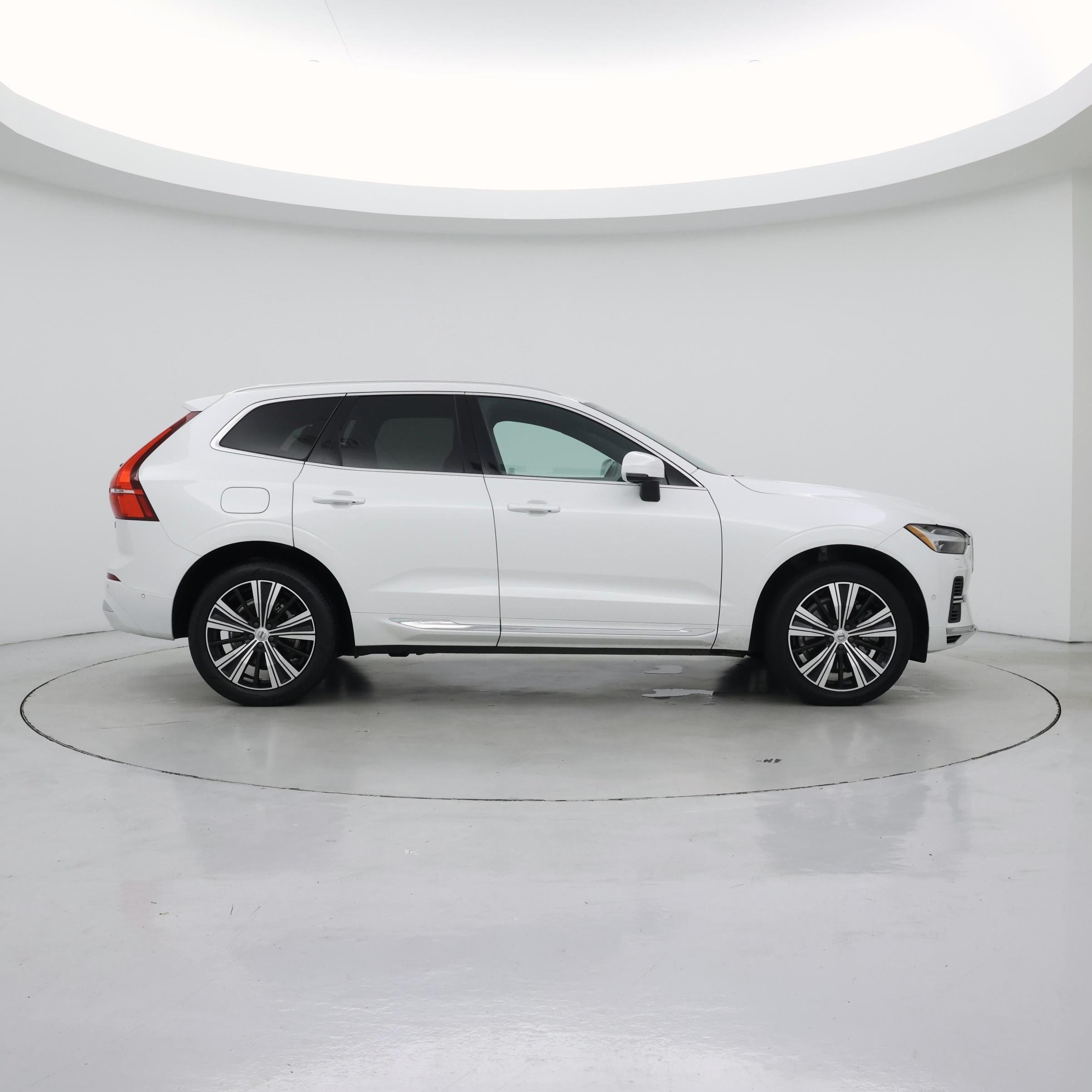 Thumbnail: 2022 Volvo XC60 - 7