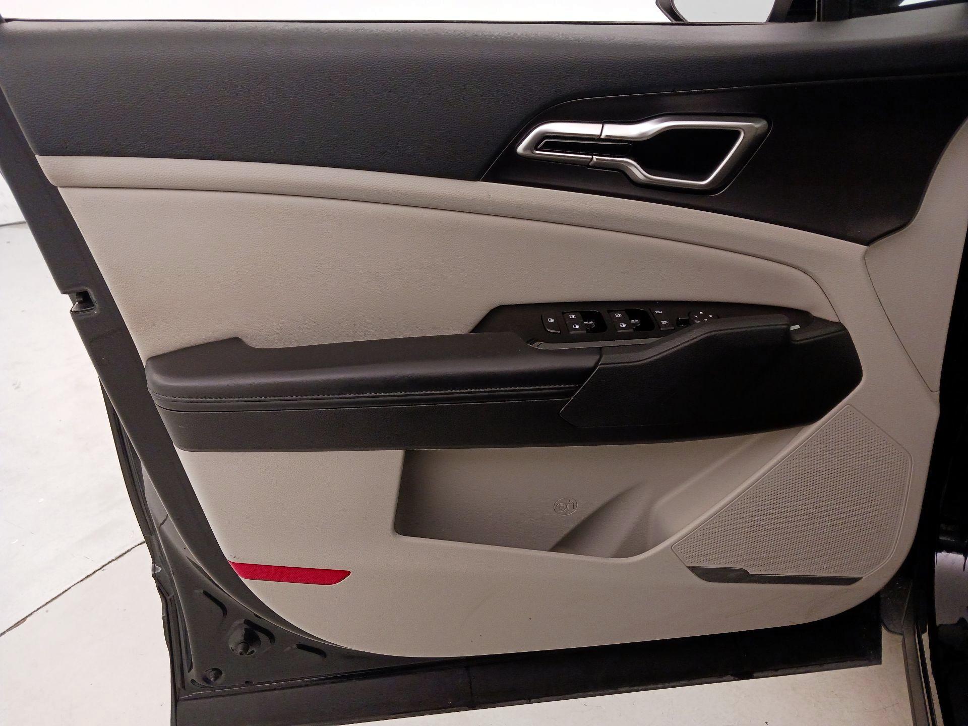 Thumbnail: 2023 Kia Sportage - 12