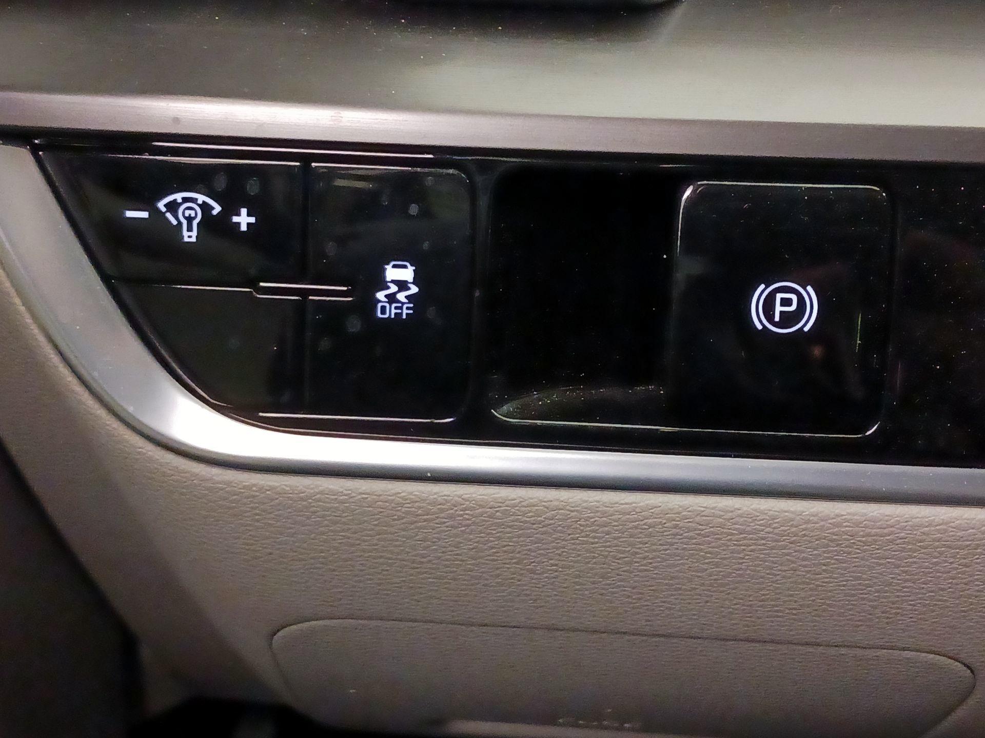 Thumbnail: 2023 Kia Sportage - 13