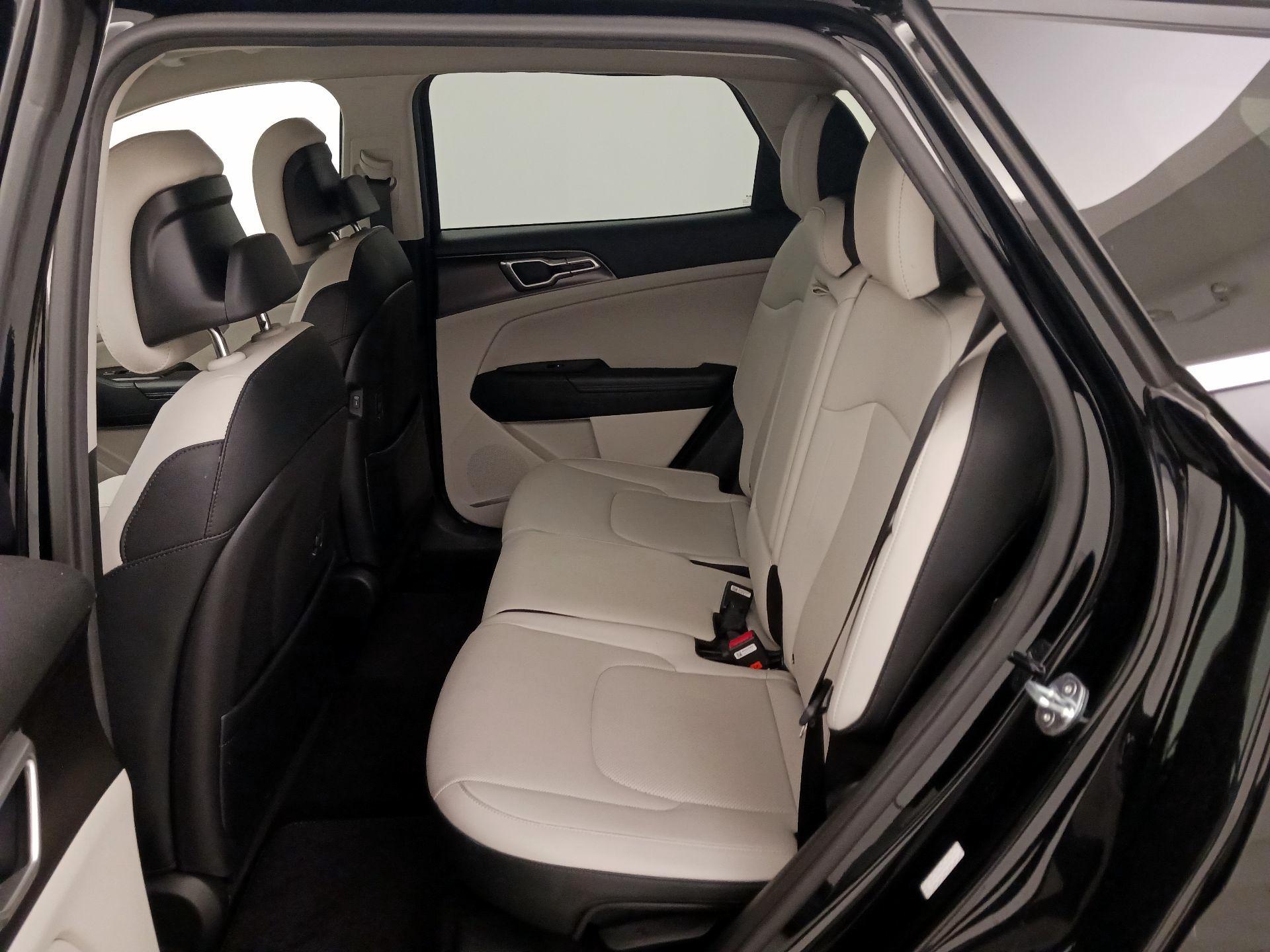 Thumbnail: 2023 Kia Sportage - 20