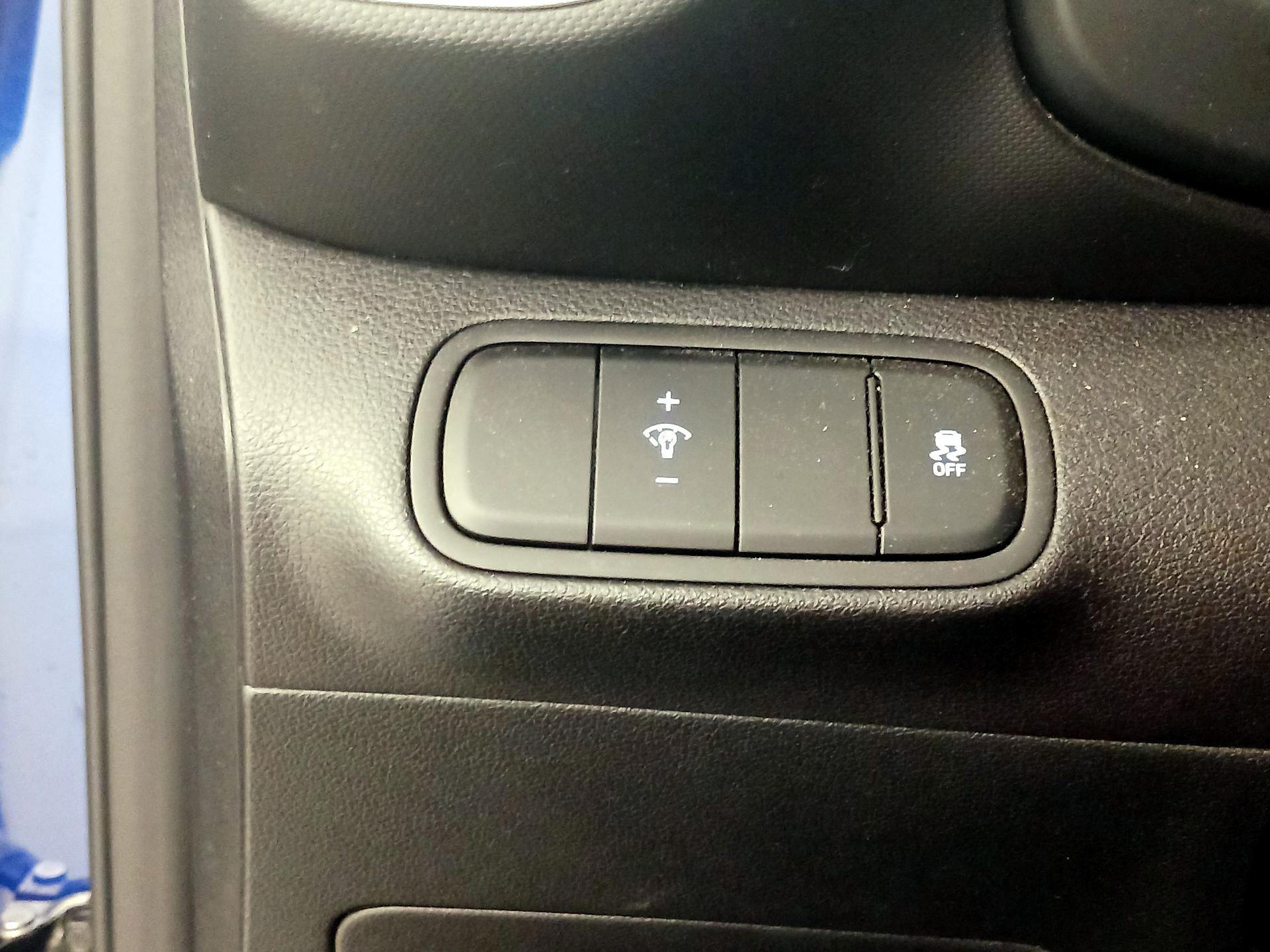 Thumbnail: 2023 Hyundai Venue - 13