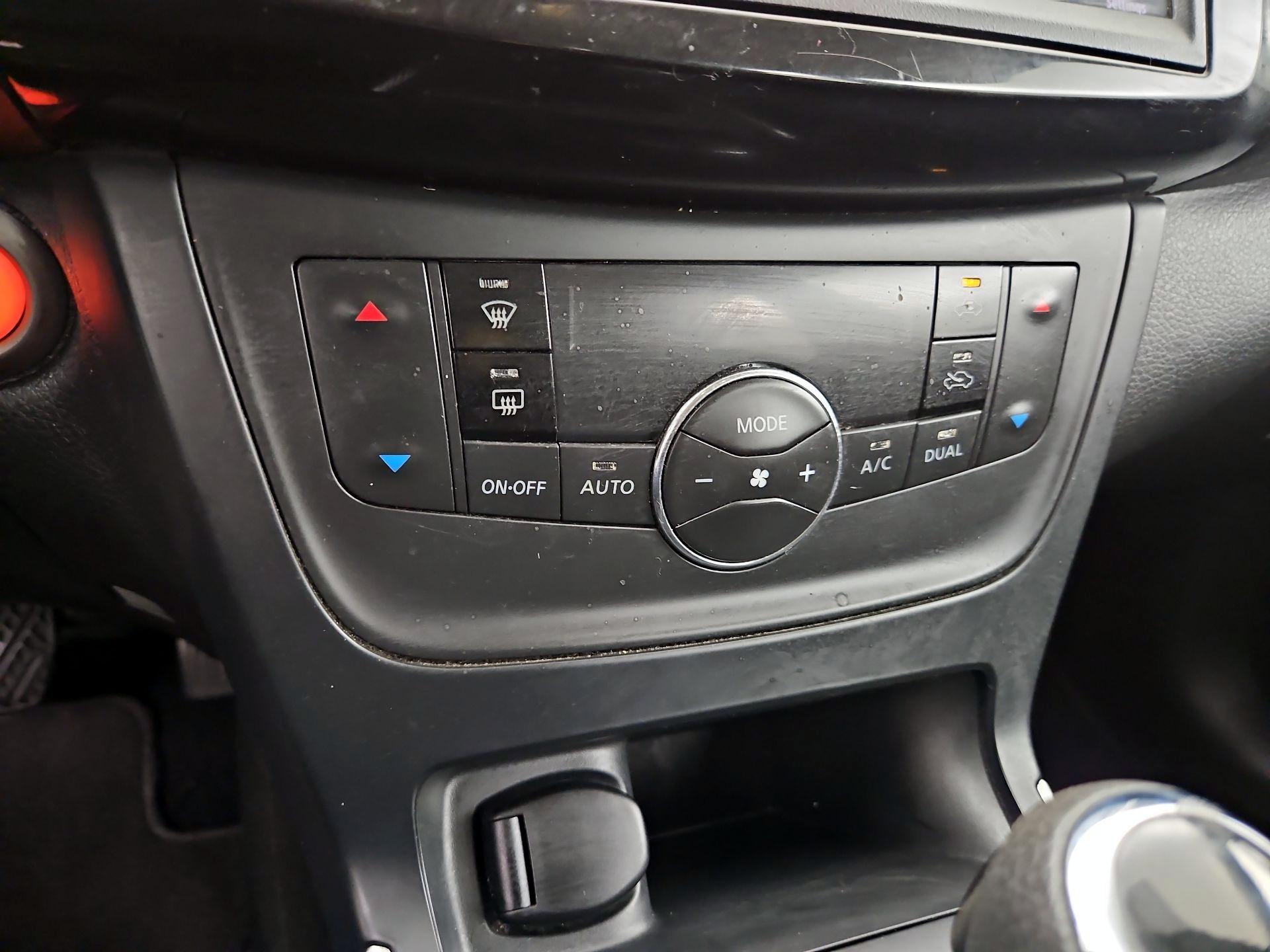 Thumbnail: 2019 Nissan Sentra - 16