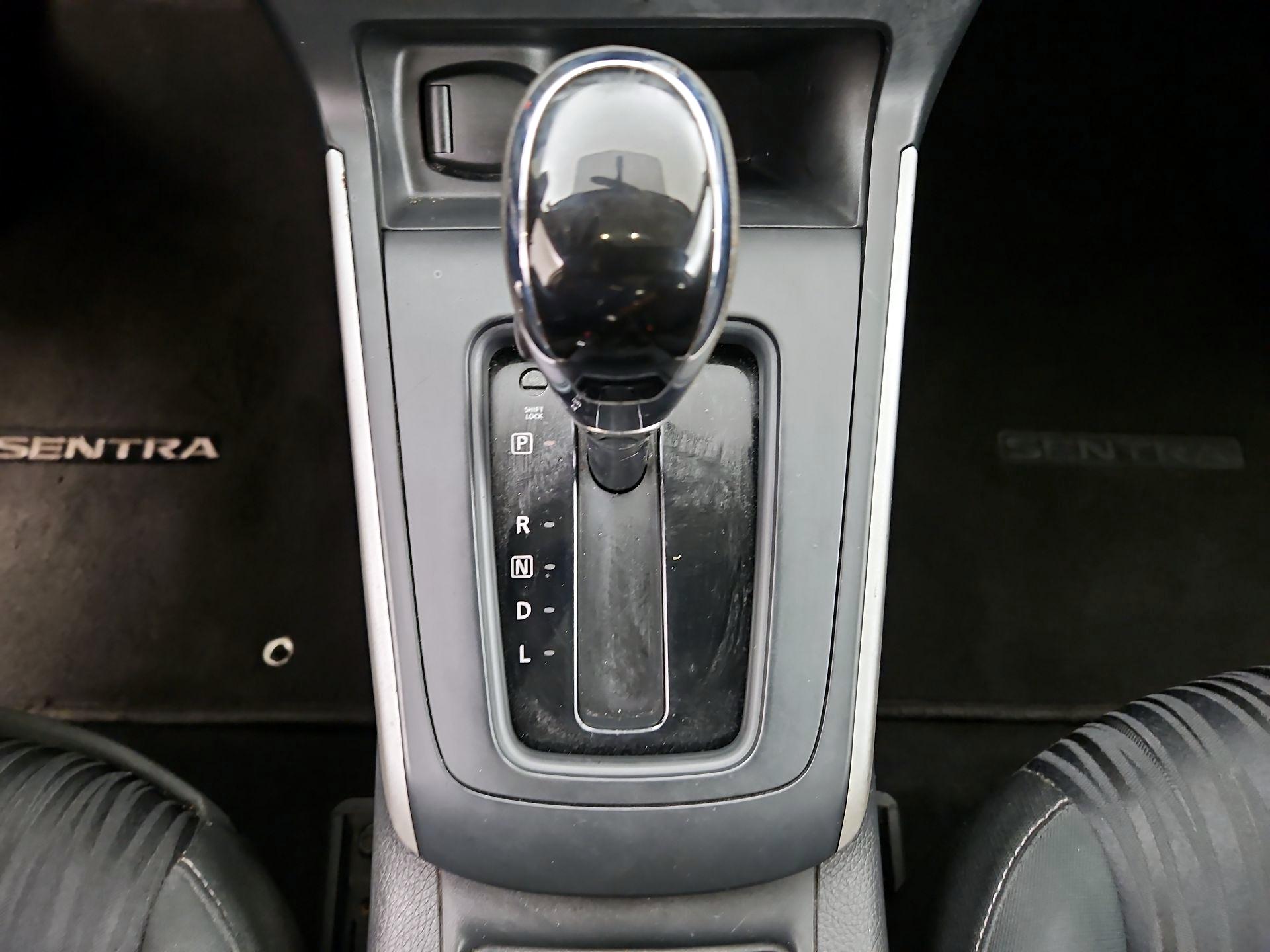 Thumbnail: 2019 Nissan Sentra - 17