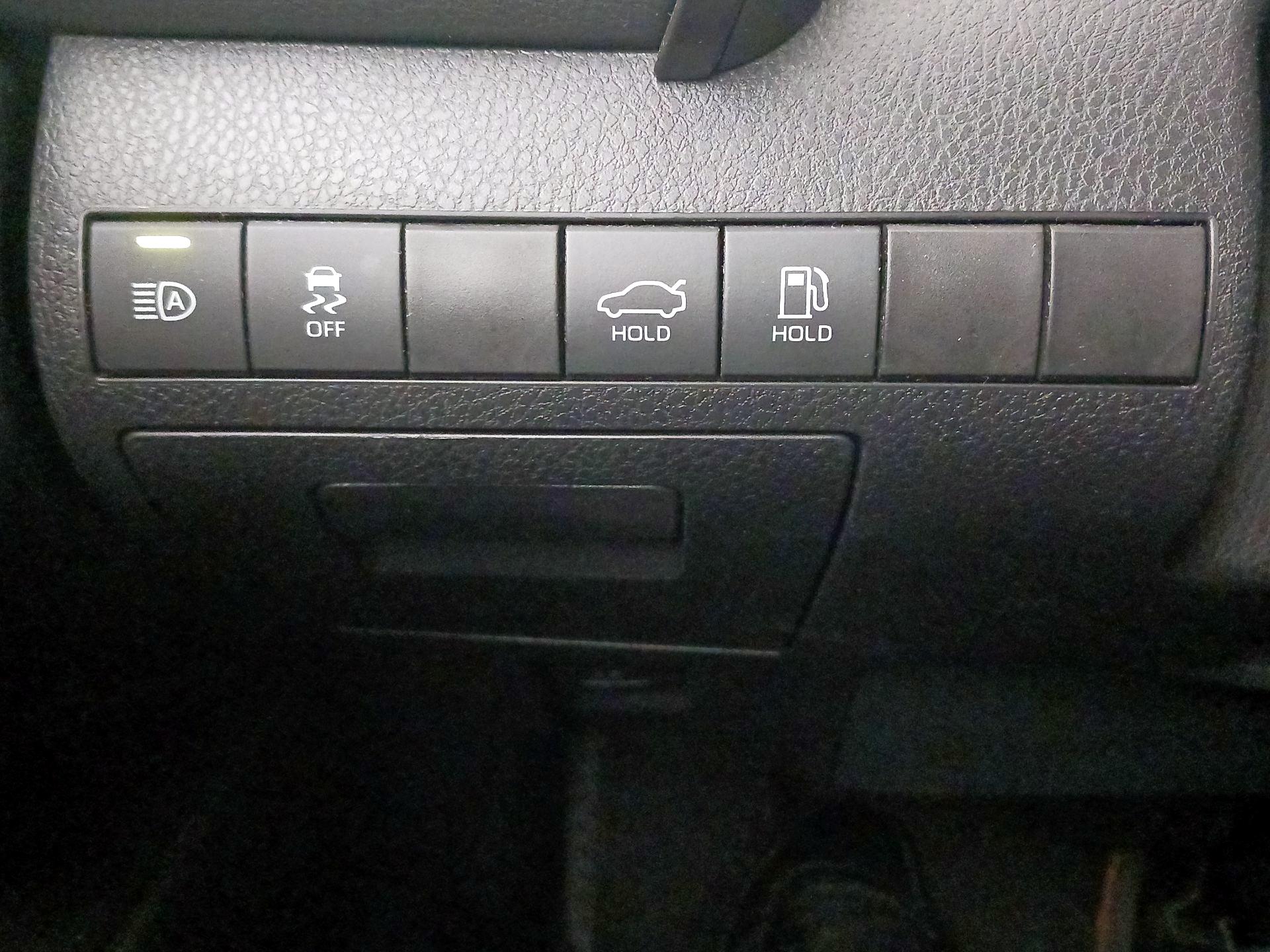 Thumbnail: 2021 Toyota Camry - 13