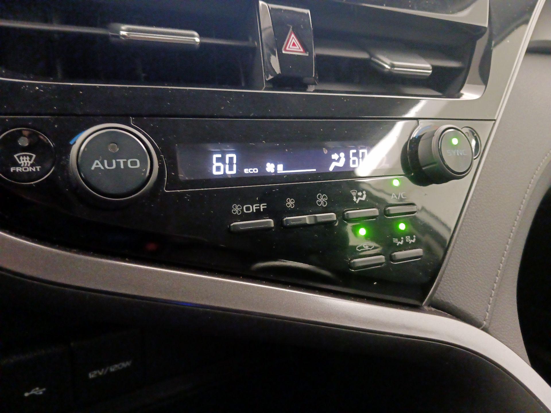 Thumbnail: 2021 Toyota Camry - 16