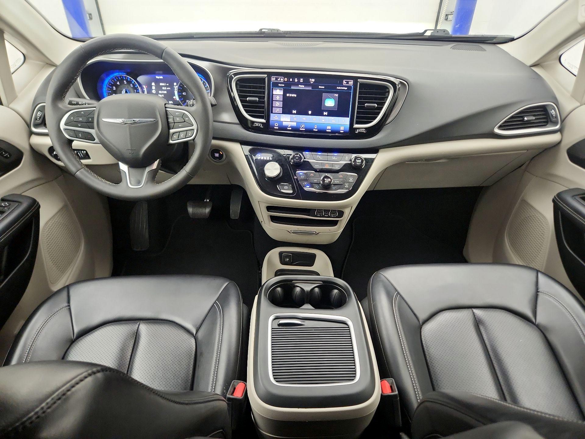 Thumbnail: 2023 Chrysler Pacifica - 9