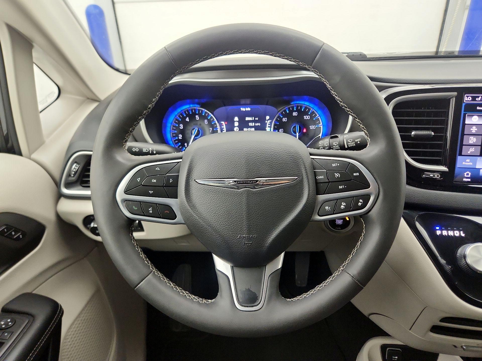 Thumbnail: 2023 Chrysler Pacifica - 10