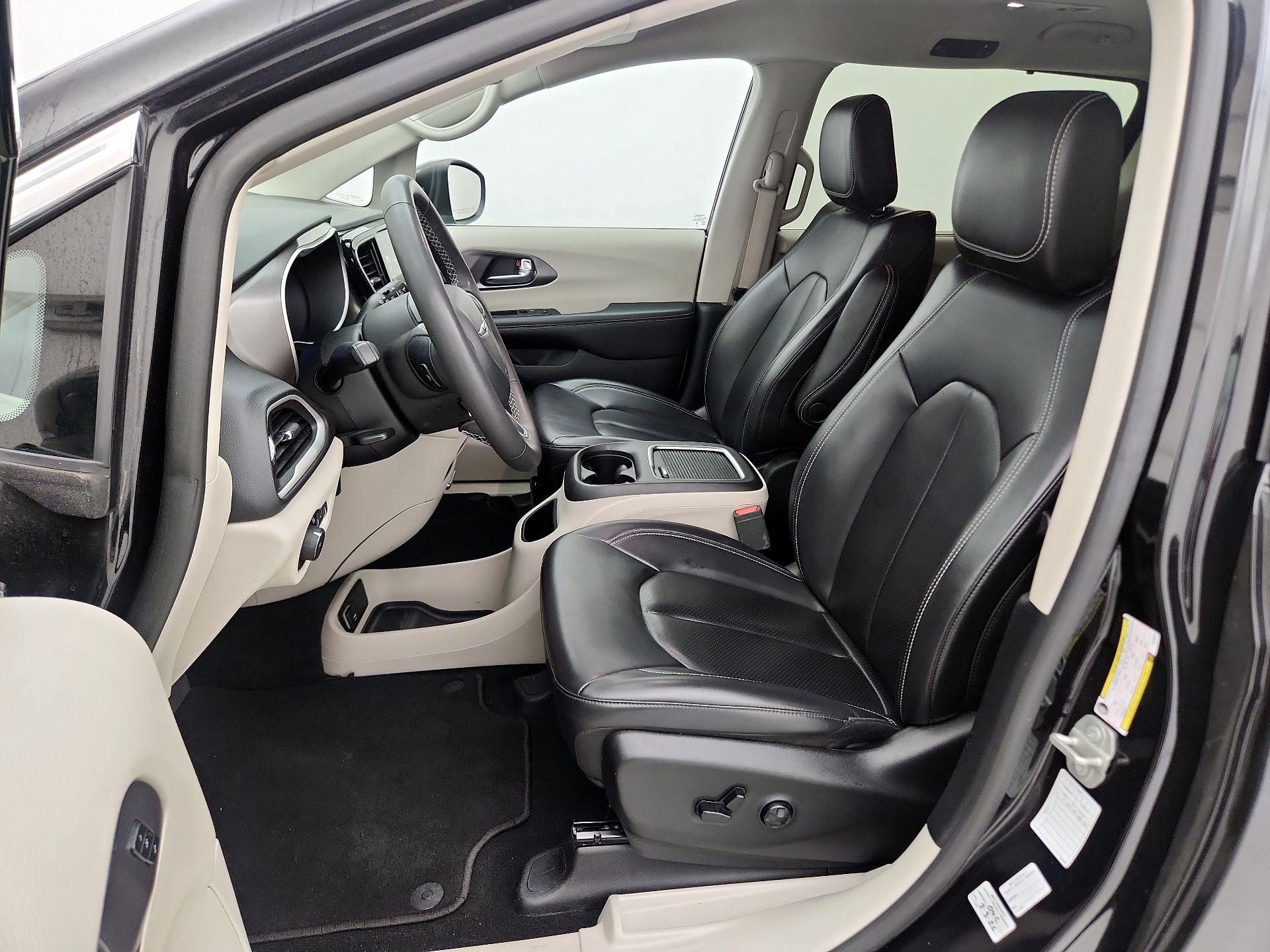 Thumbnail: 2023 Chrysler Pacifica - 11