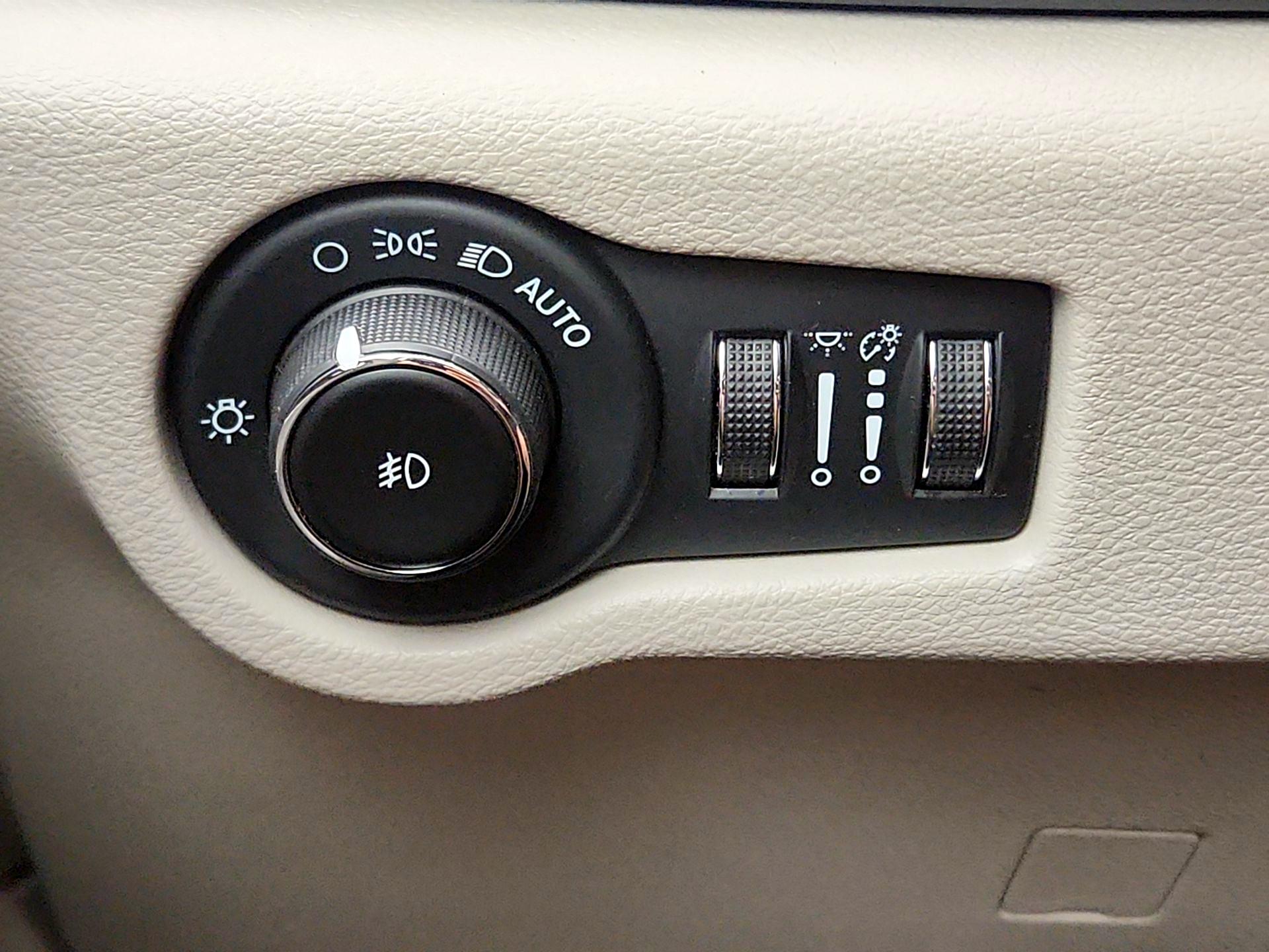 Thumbnail: 2023 Chrysler Pacifica - 13