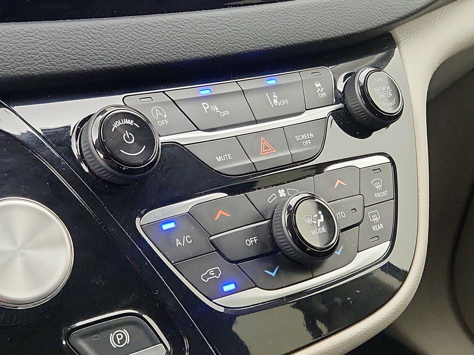 Thumbnail: 2023 Chrysler Pacifica - 16