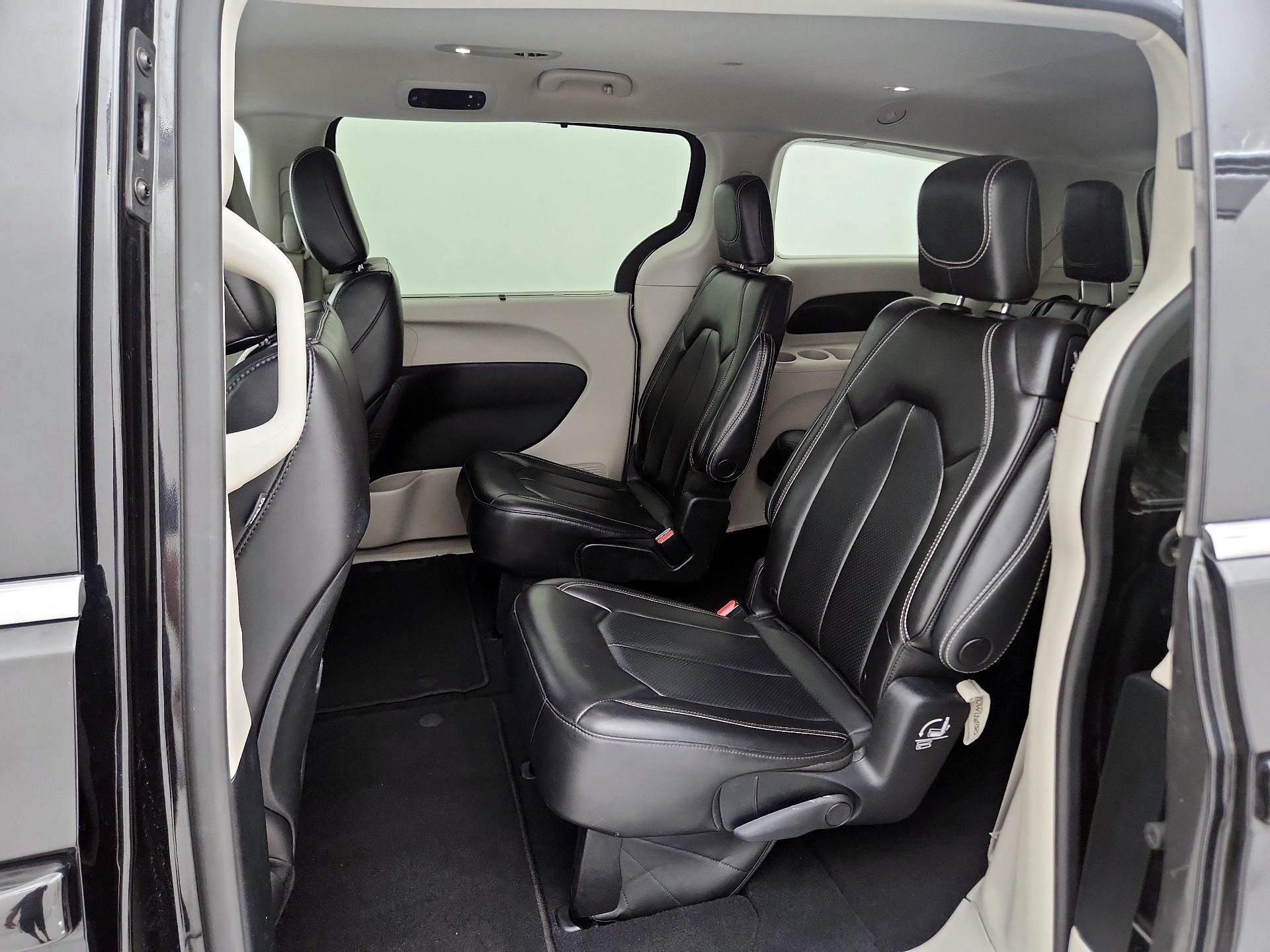 Thumbnail: 2023 Chrysler Pacifica - 19