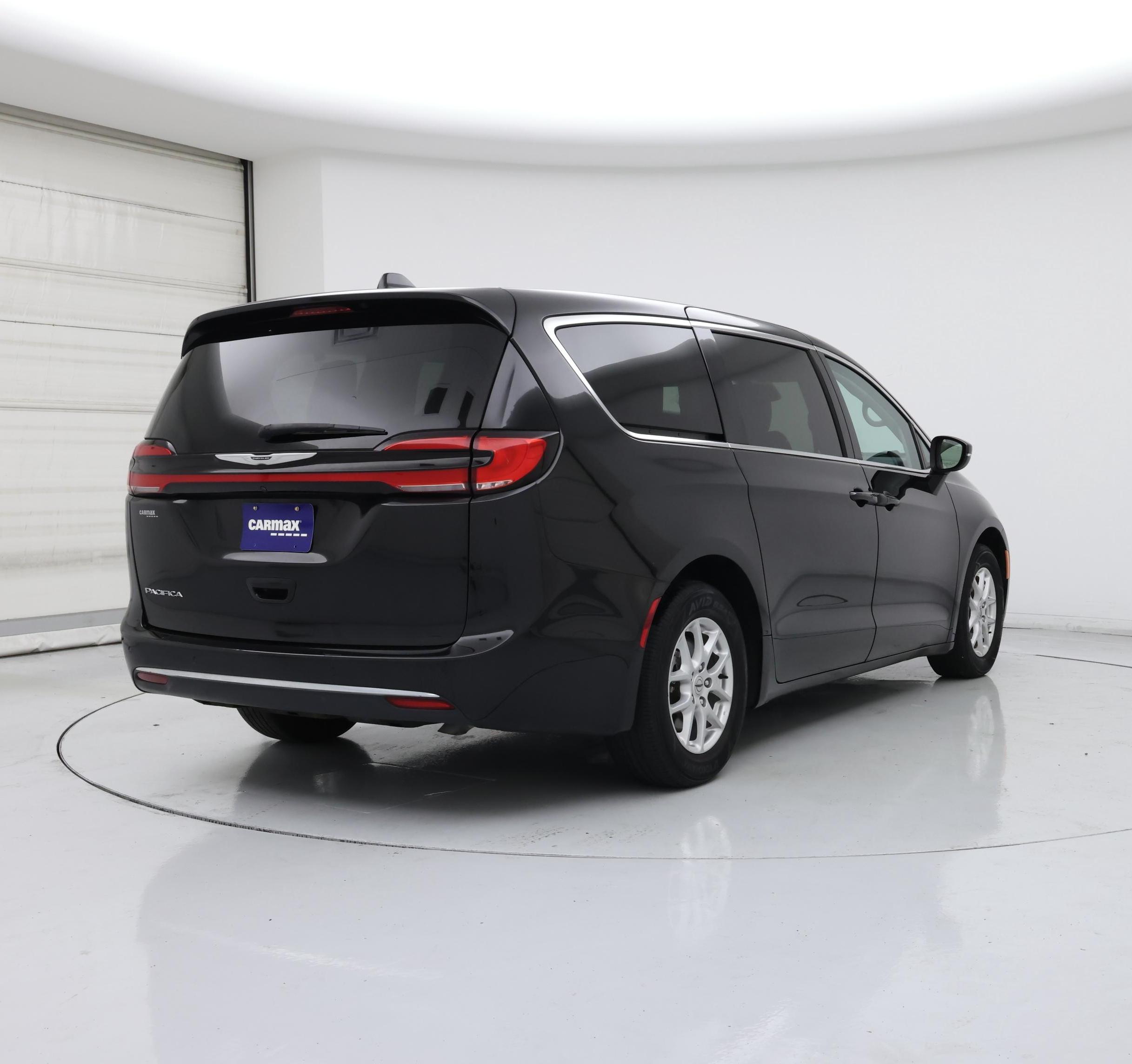 Thumbnail: 2023 Chrysler Pacifica - 8