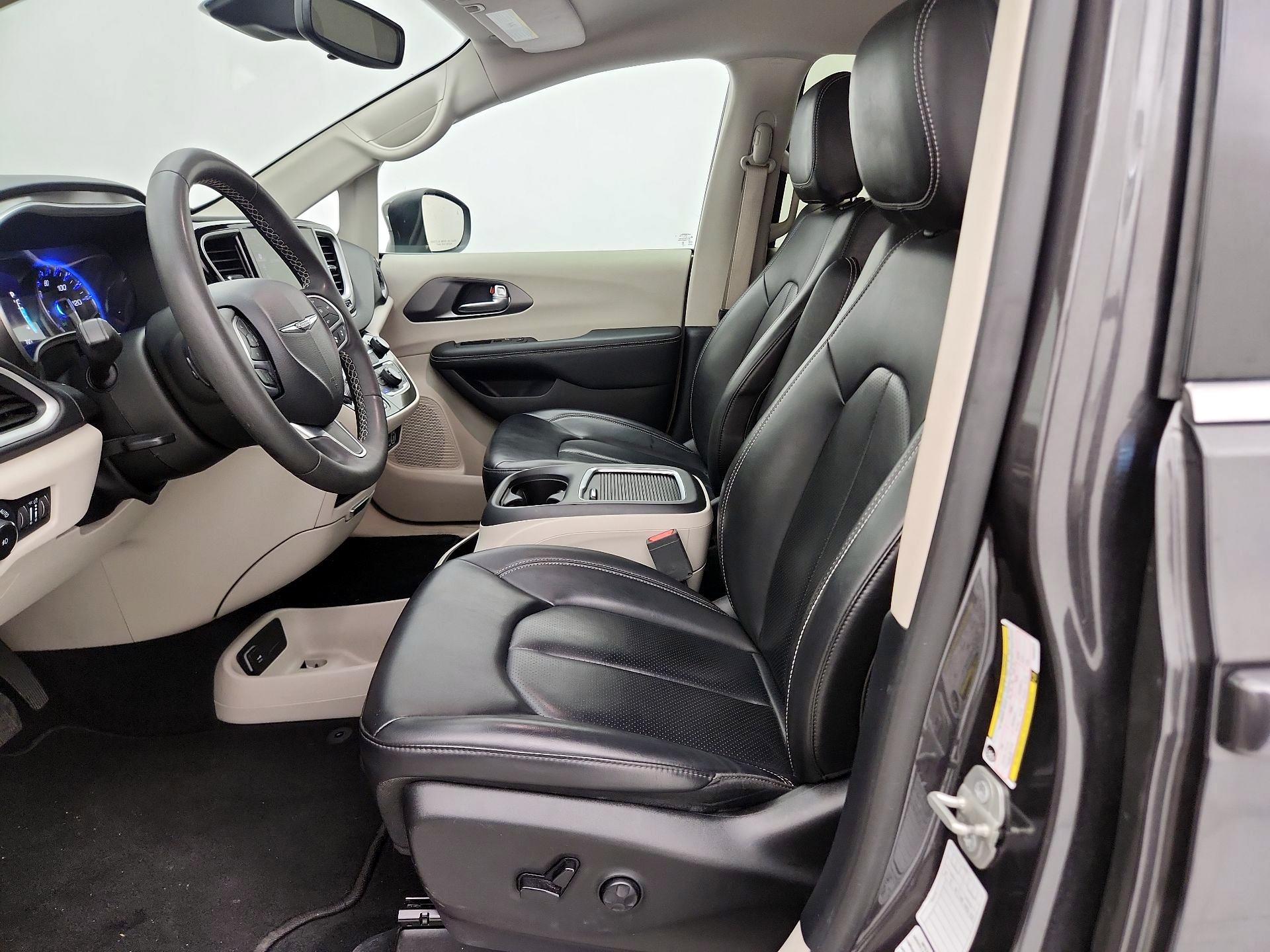 Thumbnail: 2023 Chrysler Pacifica - 11