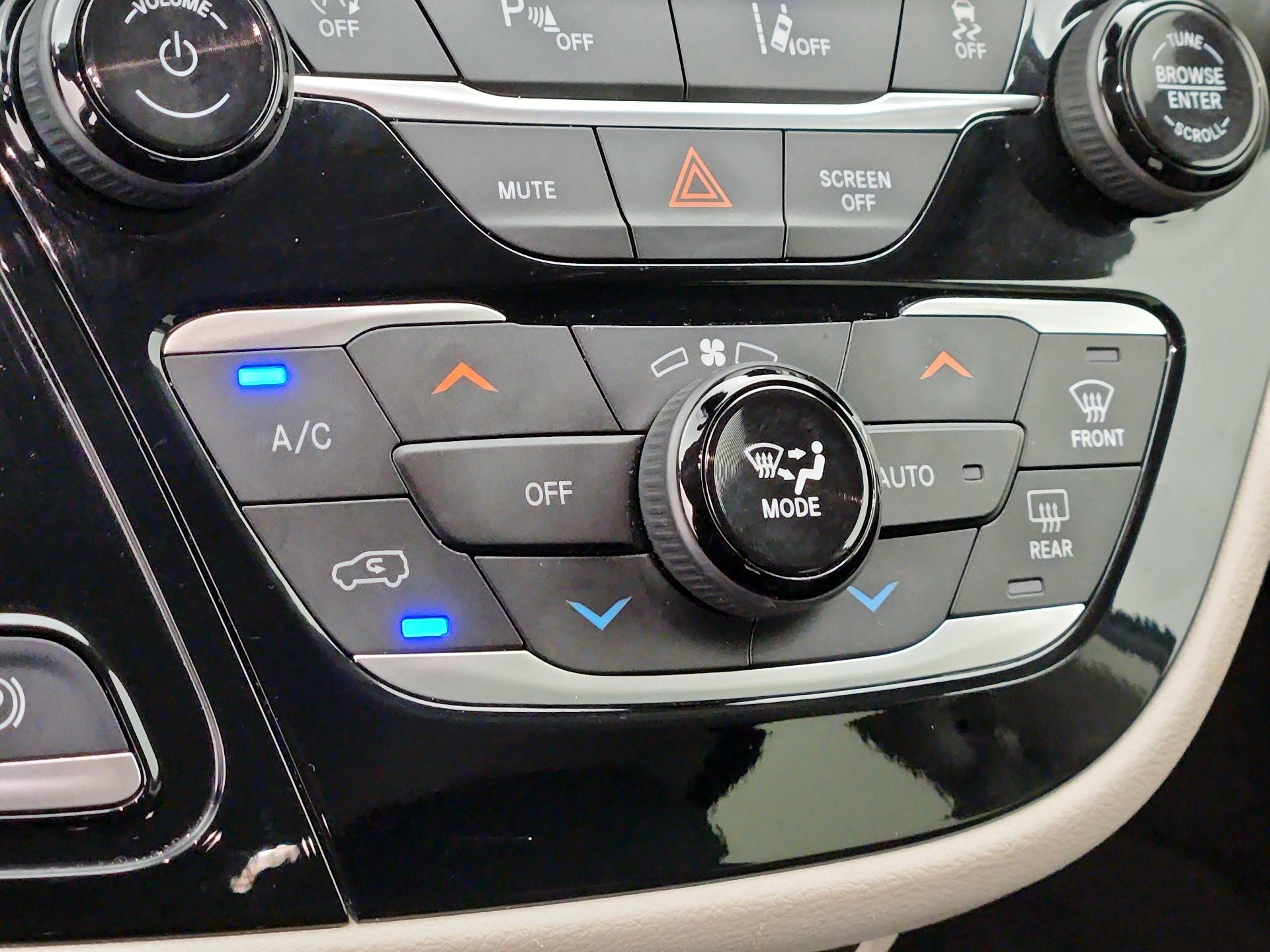 Thumbnail: 2023 Chrysler Pacifica - 16