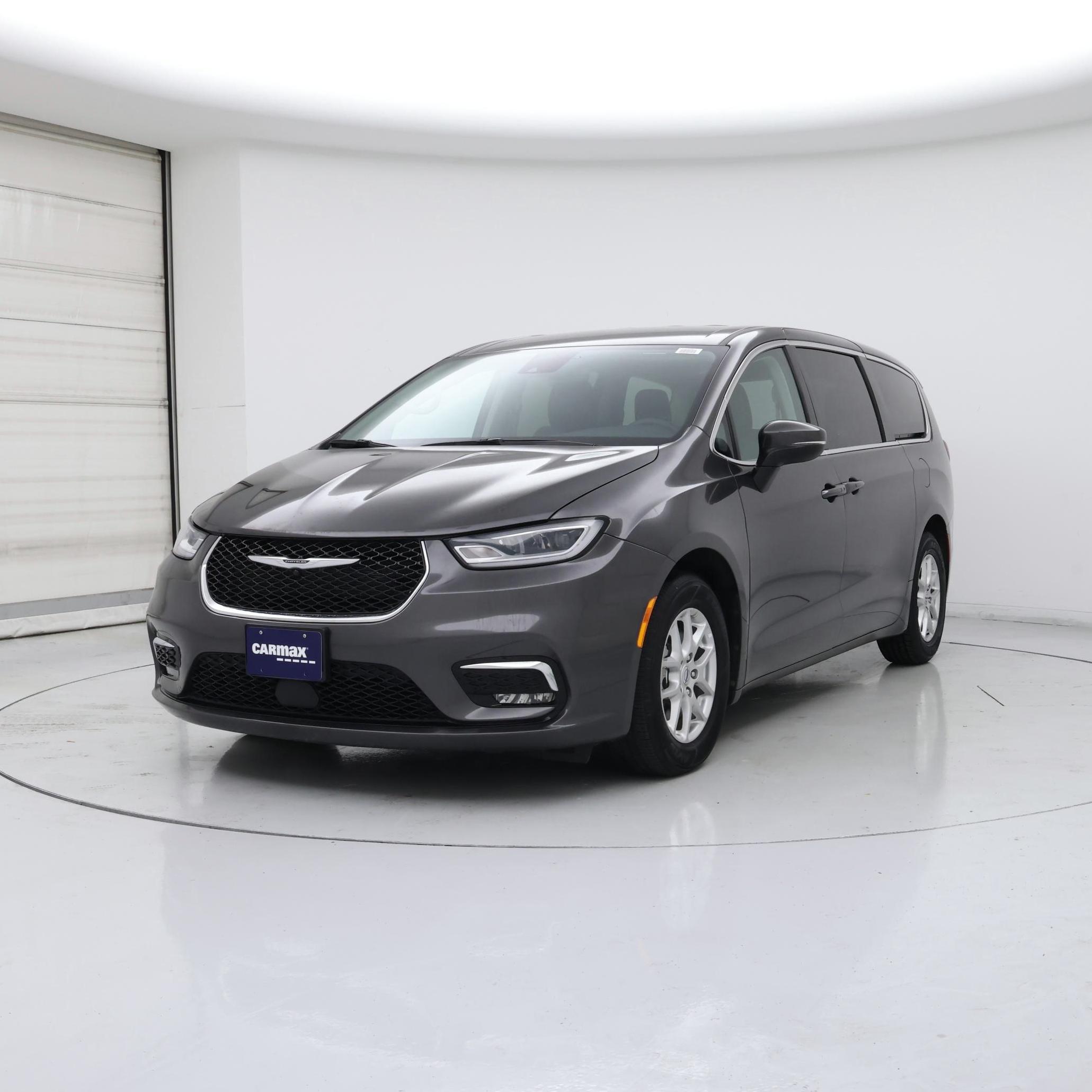 Thumbnail: 2023 Chrysler Pacifica - 4